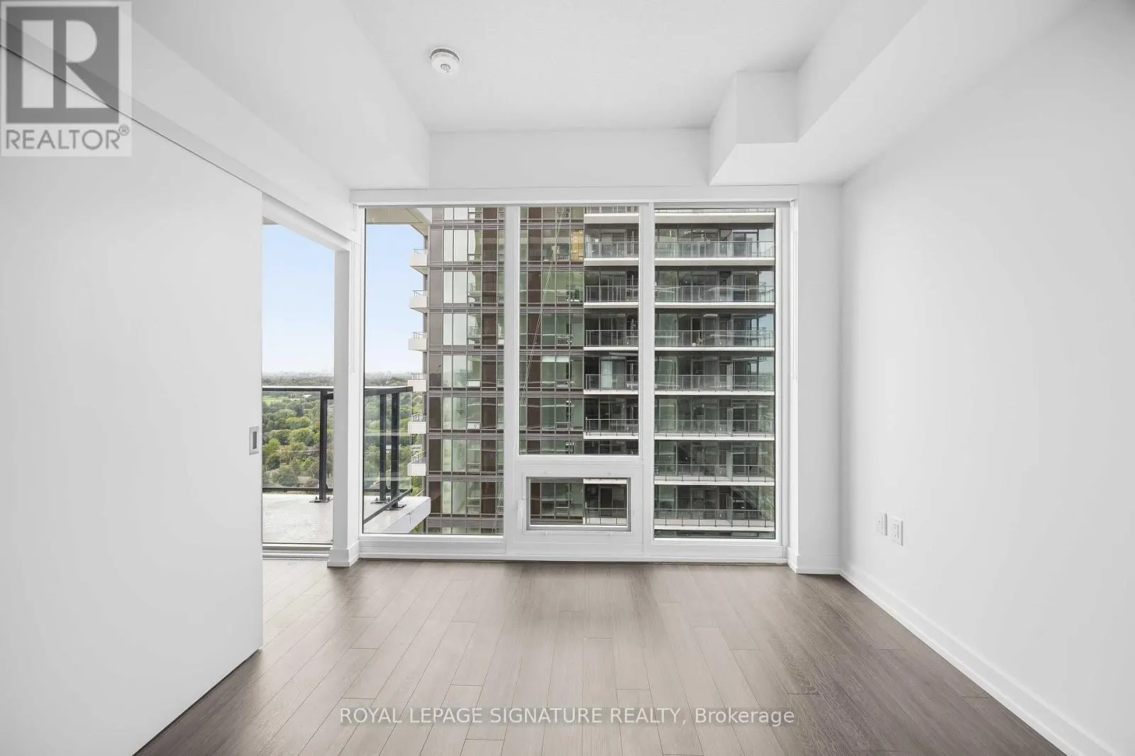 2216 - 4010 EGLINTON AVENUE W