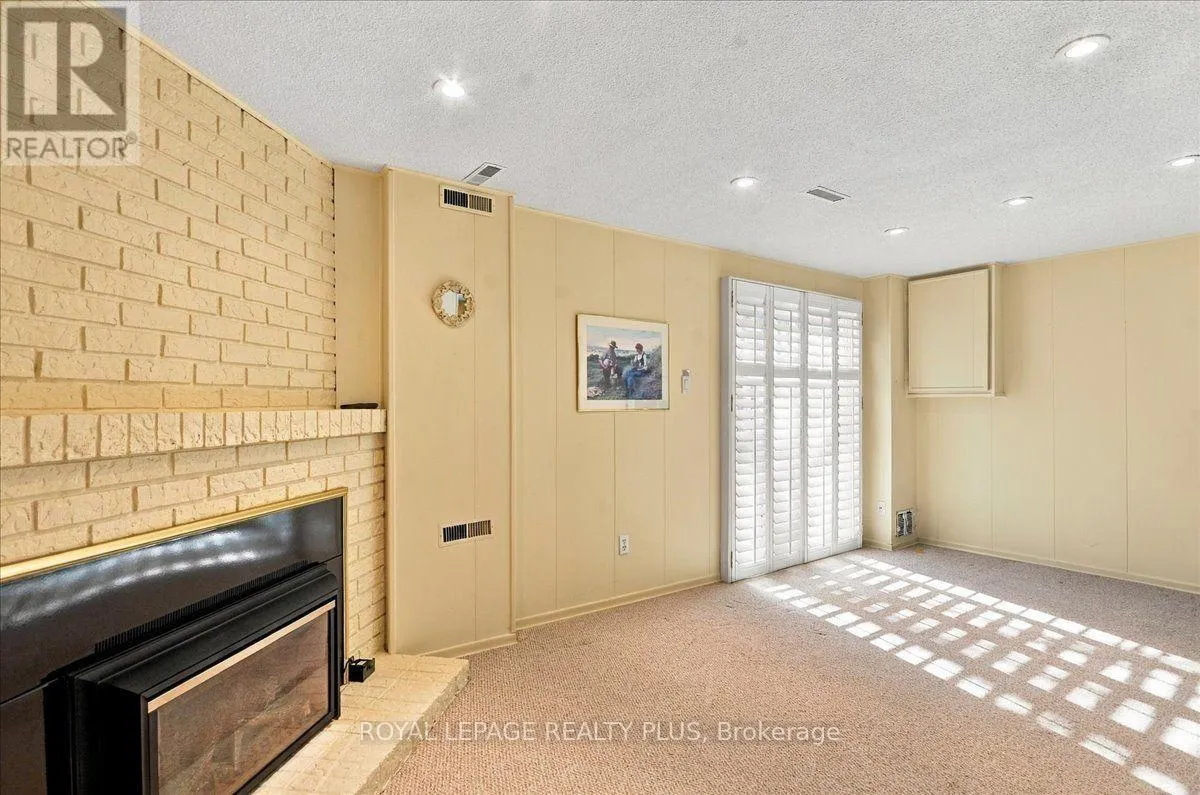 4 - 1951 RATHBURN ROAD E