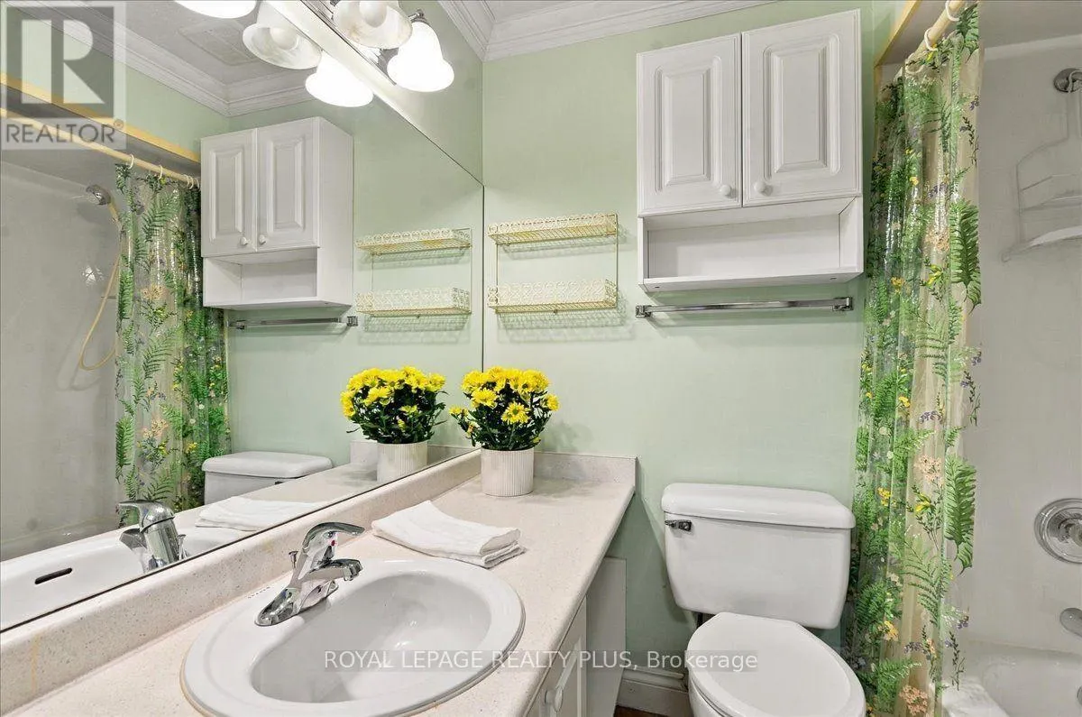 4 - 1951 RATHBURN ROAD E