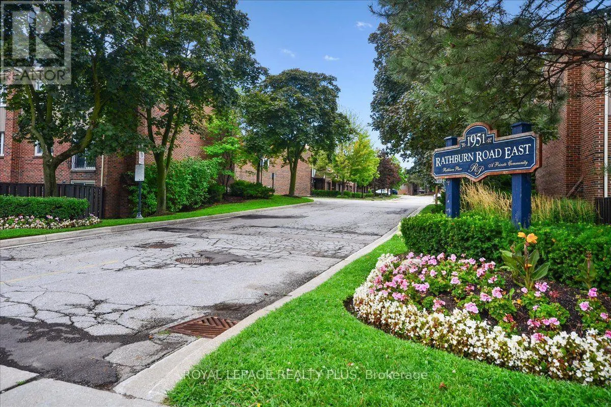 4 - 1951 RATHBURN ROAD E