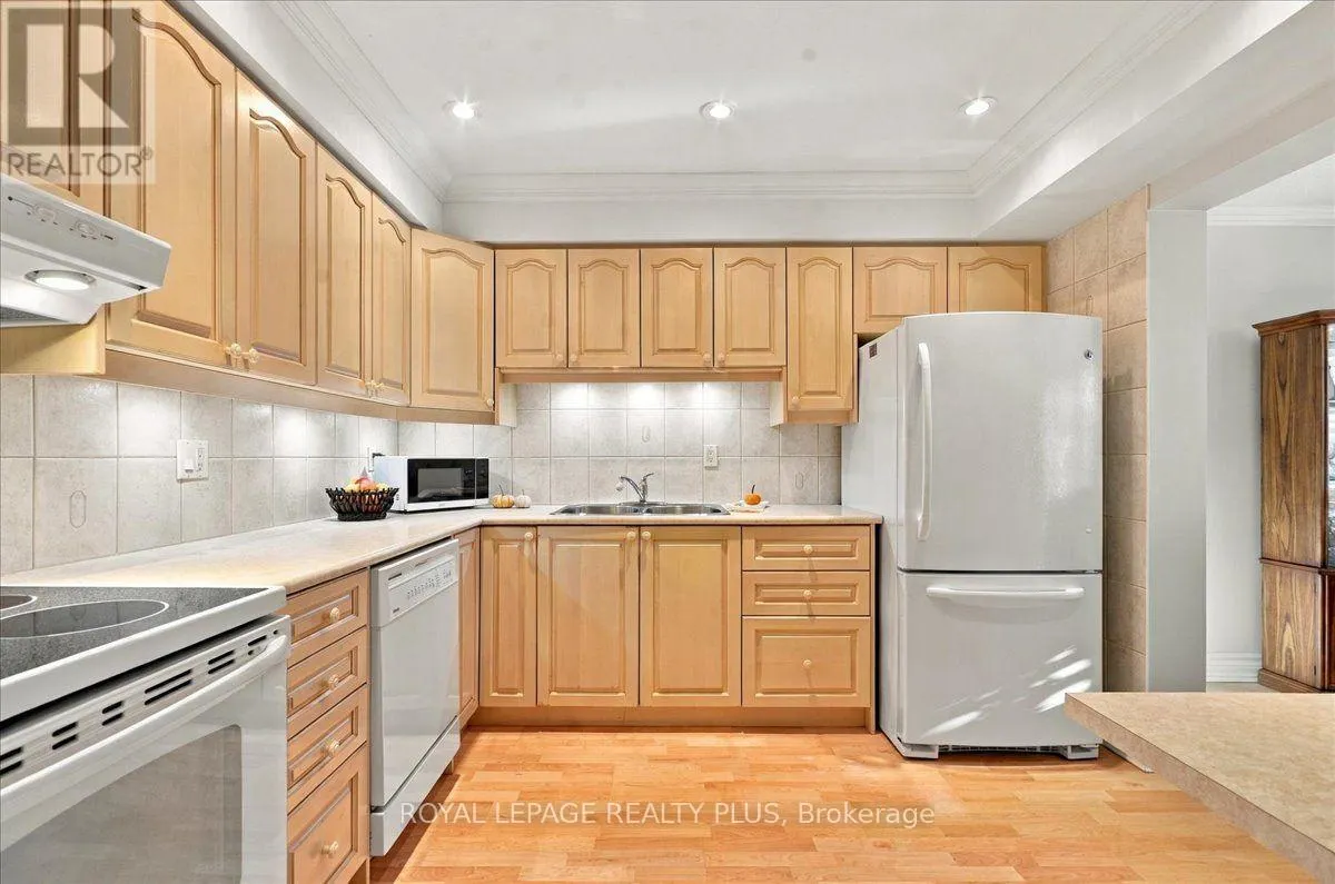 4 - 1951 RATHBURN ROAD E