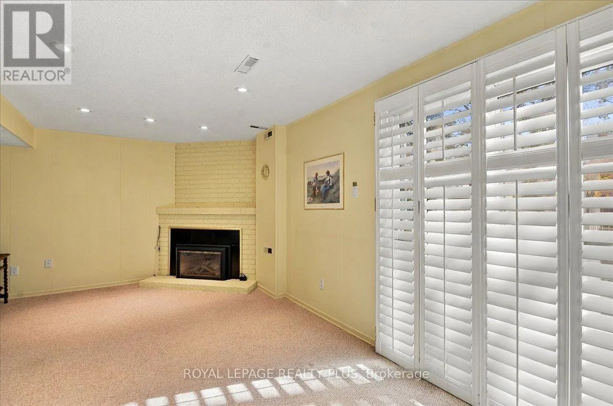 4 - 1951 RATHBURN ROAD E