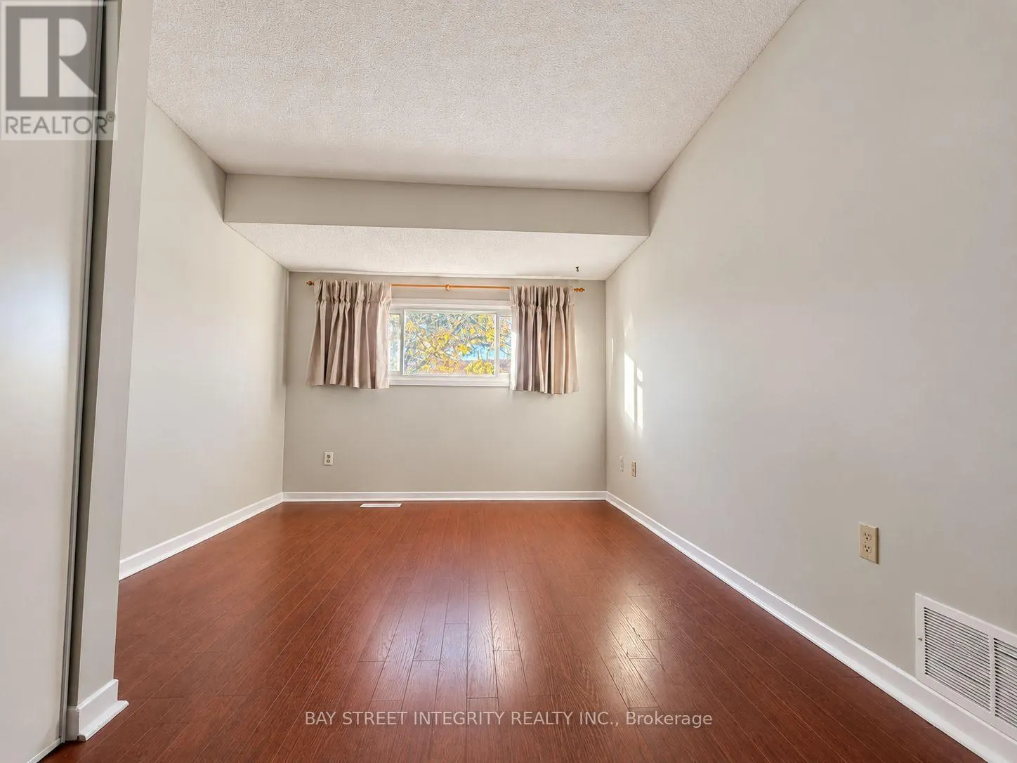 29 - 1580 LANCASTER DRIVE