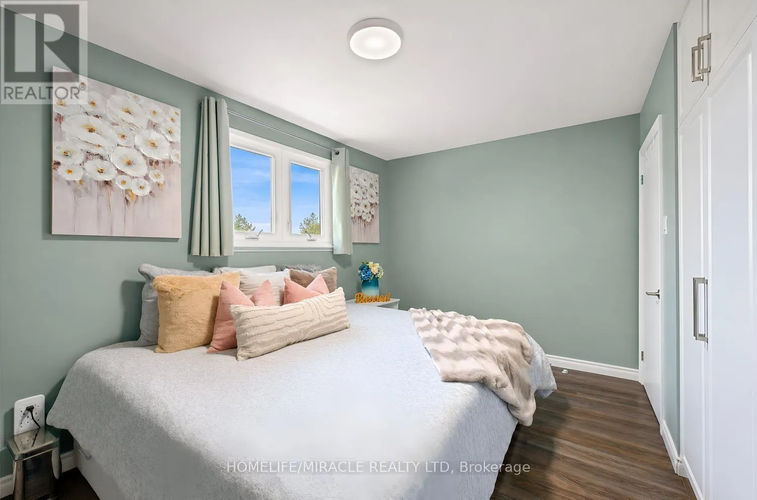 14 TINTON CRESCENT
