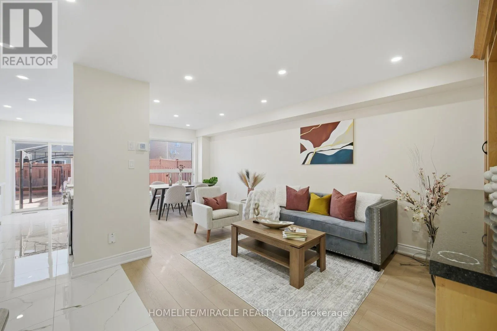 33 RIDGEFIELD COURT