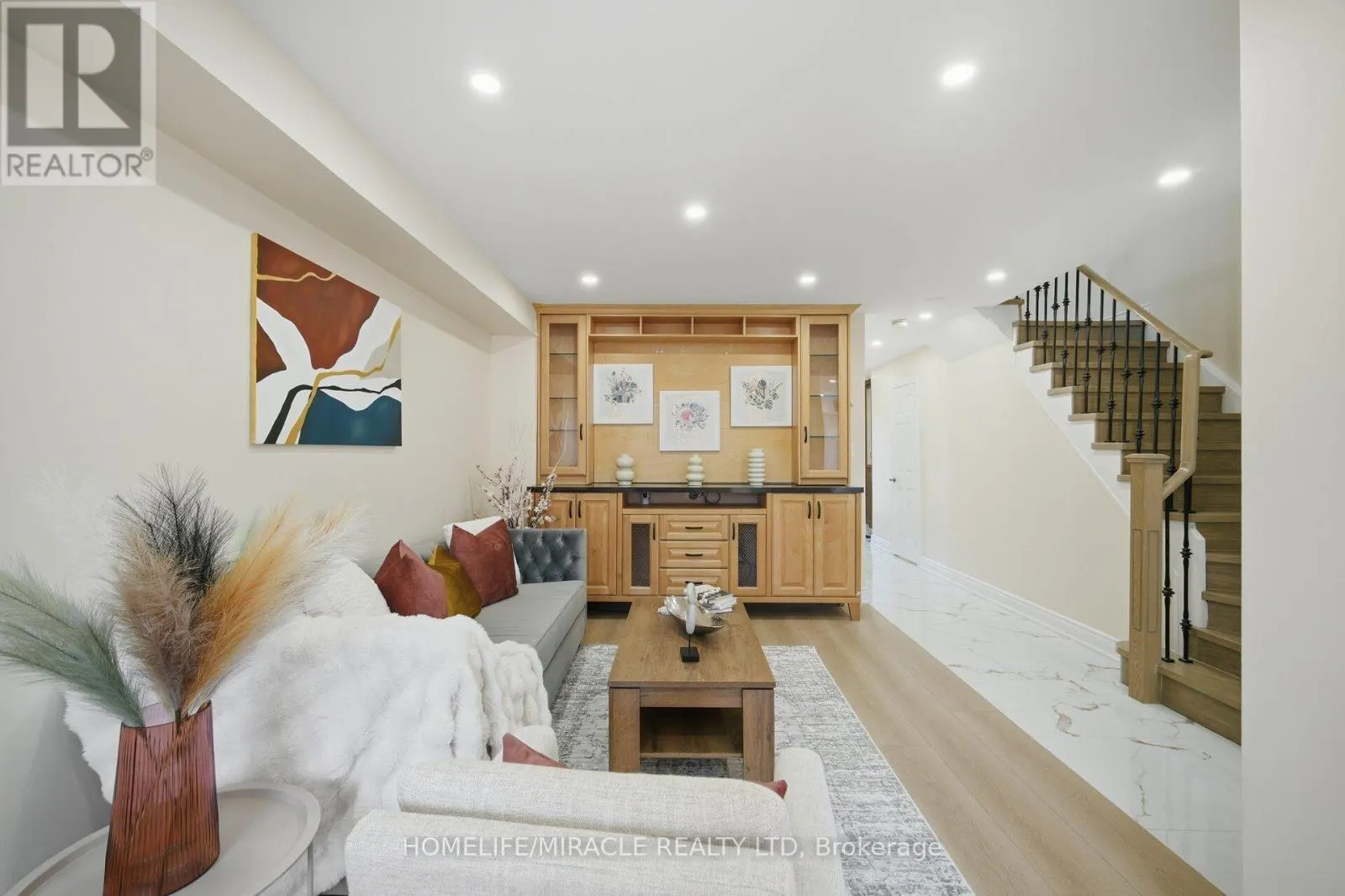 33 RIDGEFIELD COURT