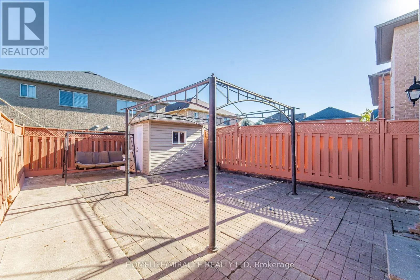33 RIDGEFIELD COURT