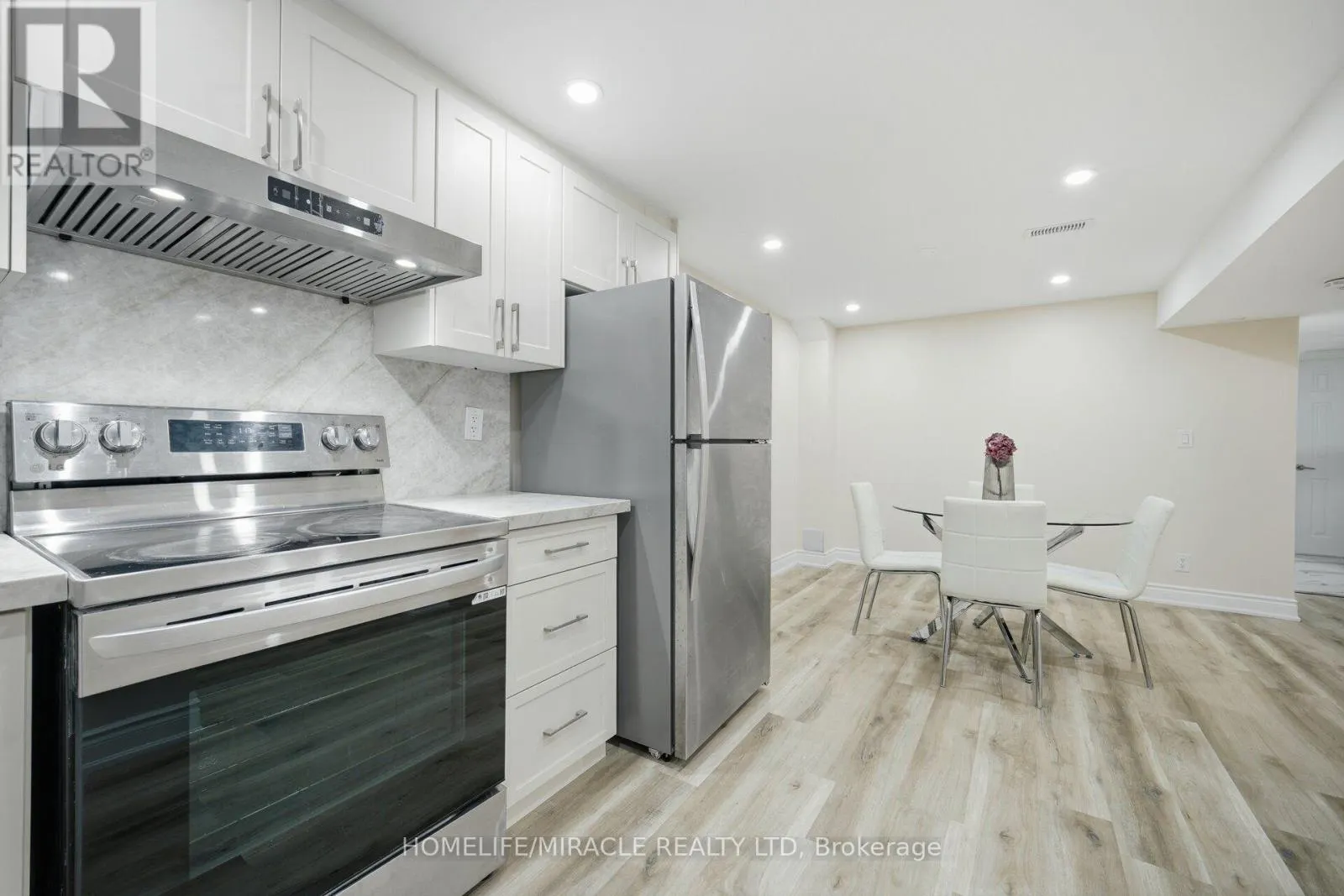 33 RIDGEFIELD COURT