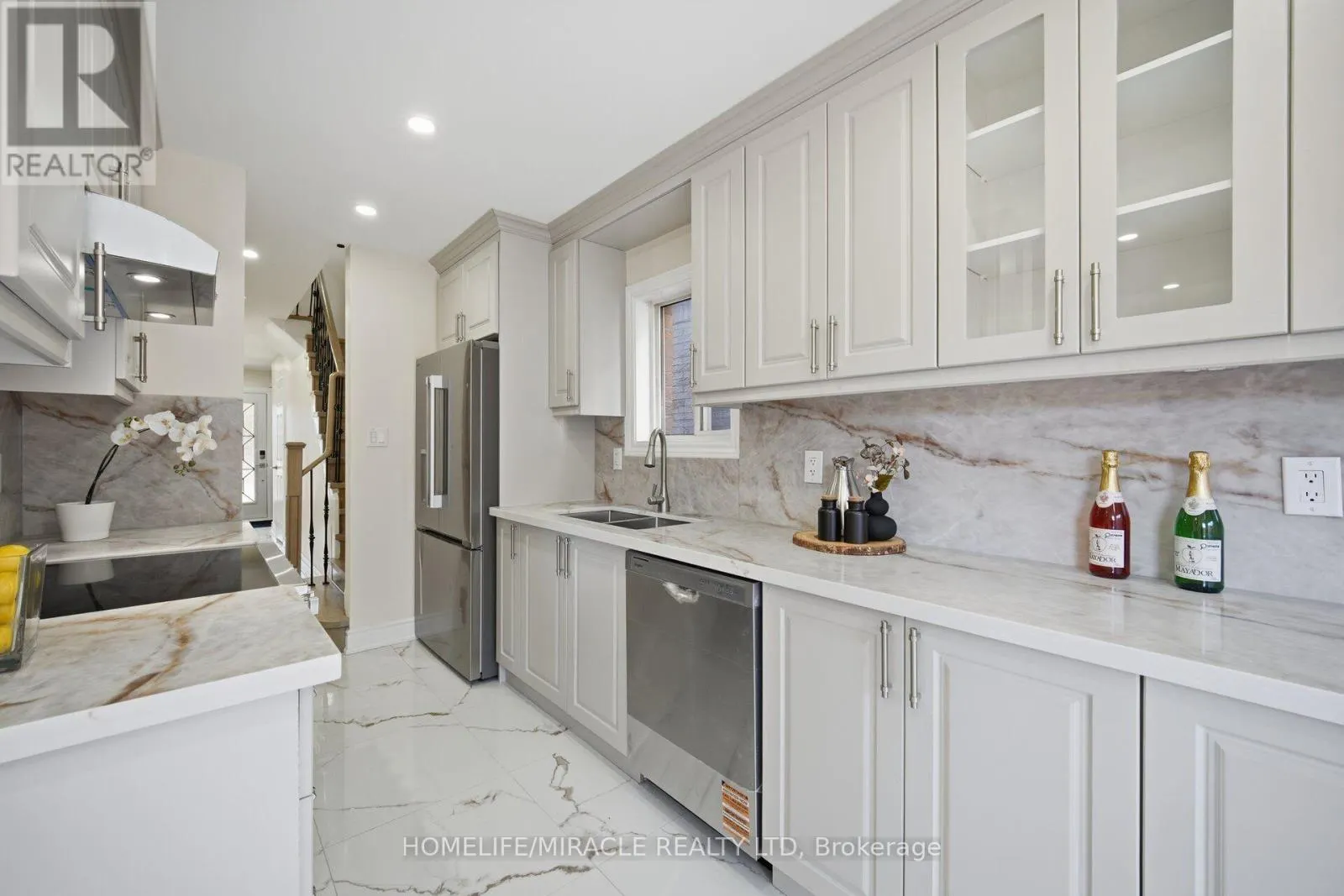 33 RIDGEFIELD COURT