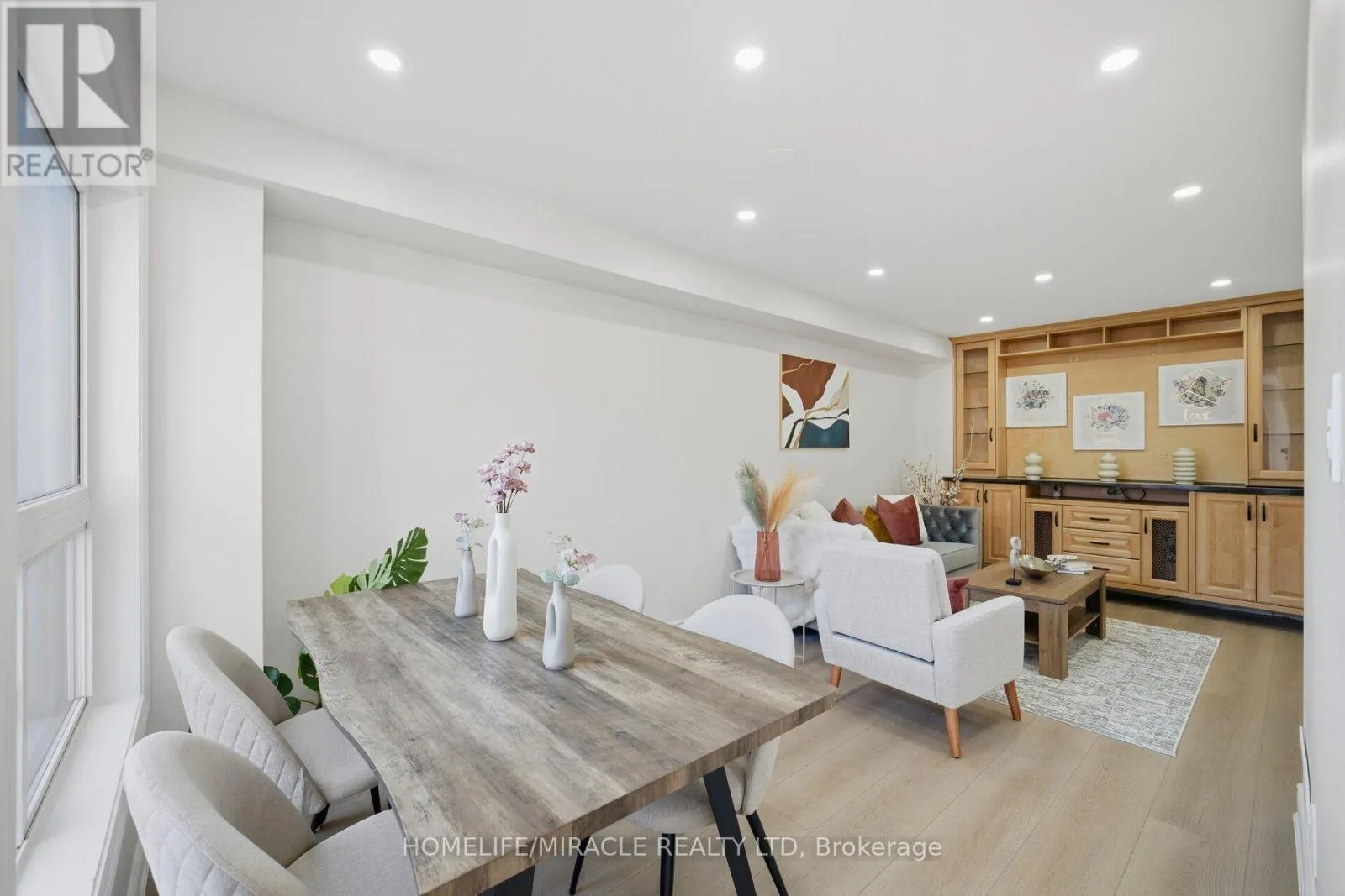33 RIDGEFIELD COURT