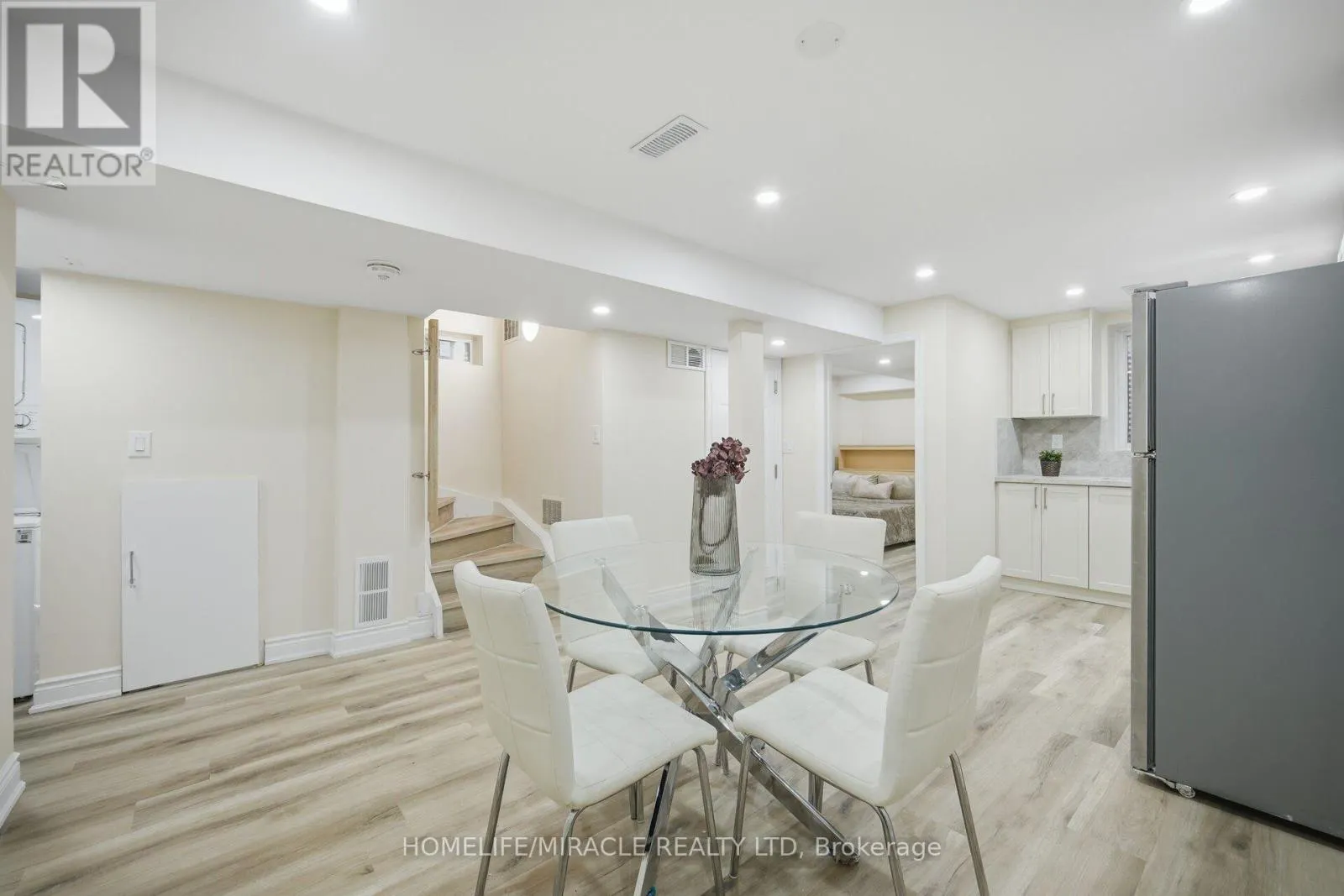 33 RIDGEFIELD COURT