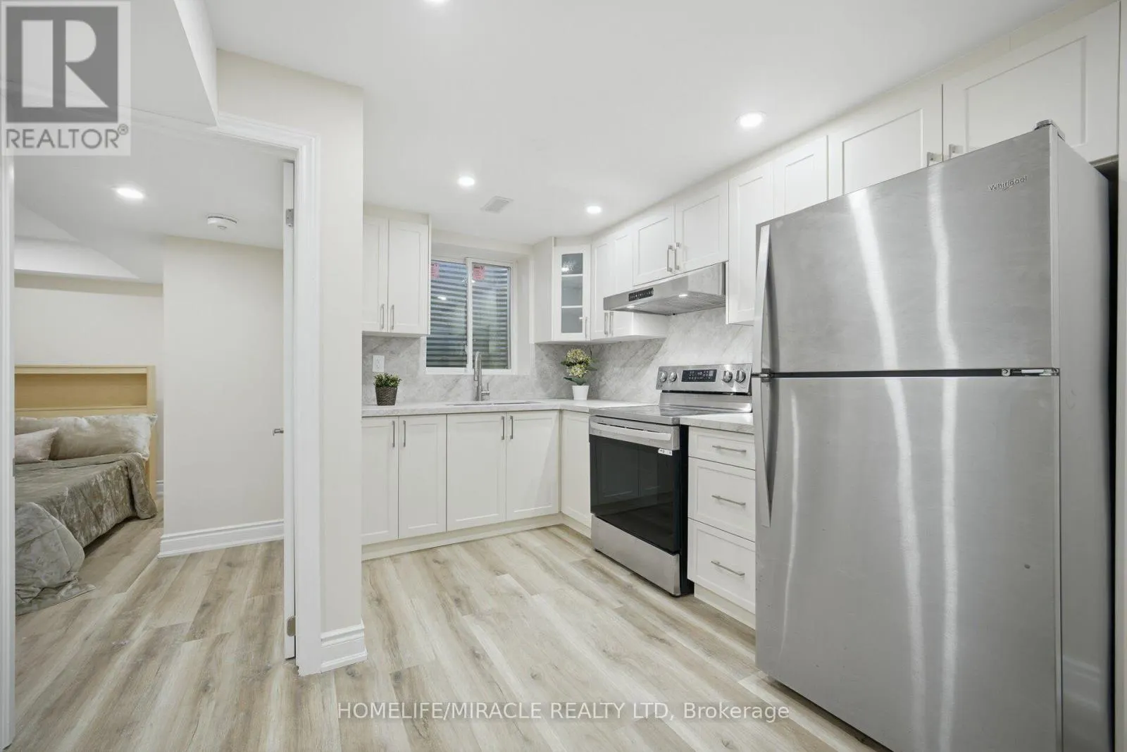 33 RIDGEFIELD COURT