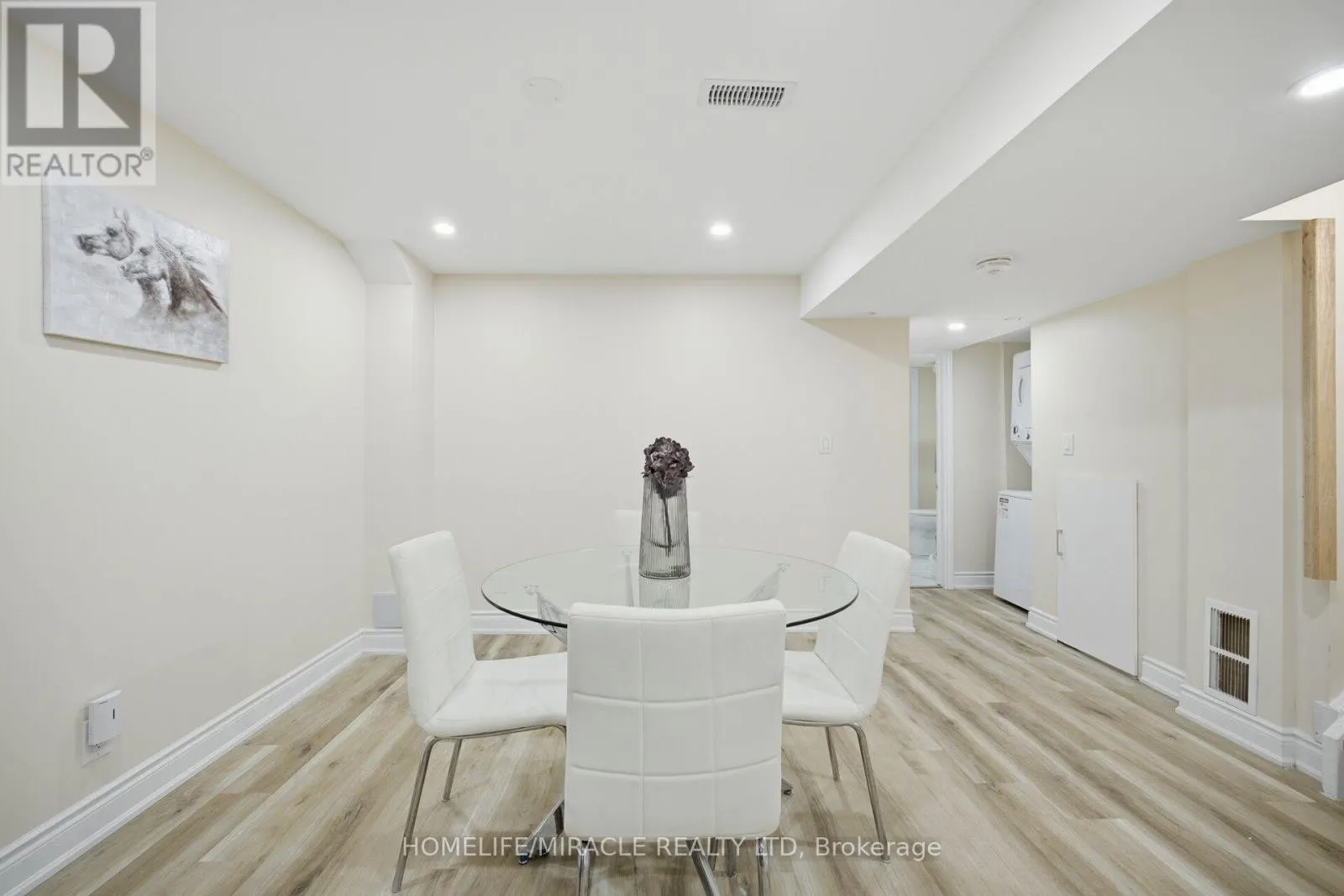 33 RIDGEFIELD COURT