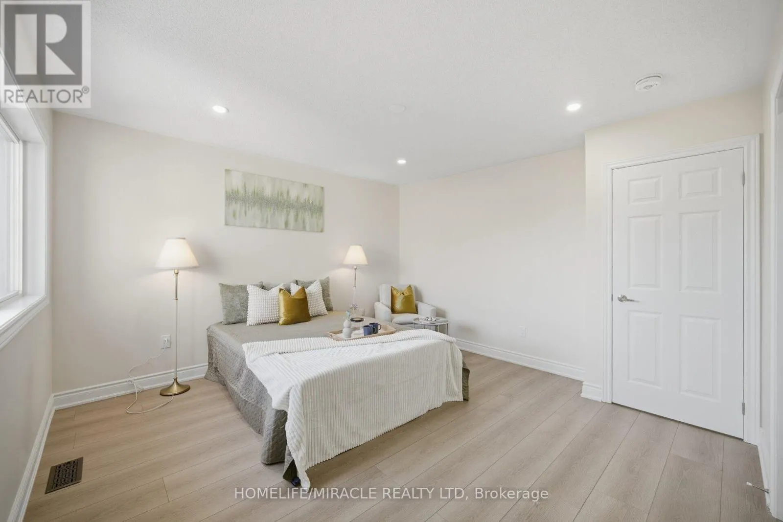 33 RIDGEFIELD COURT