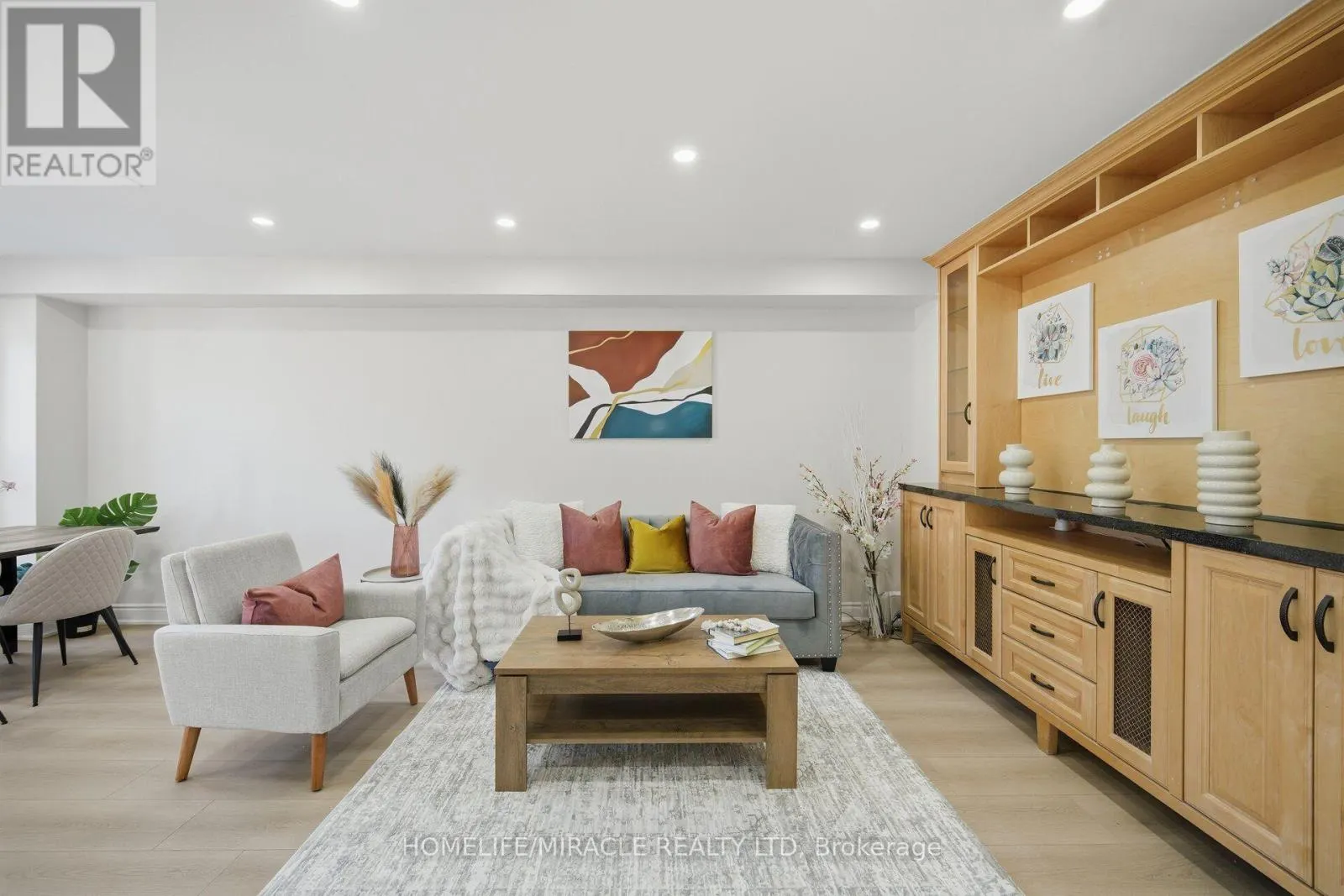 33 RIDGEFIELD COURT