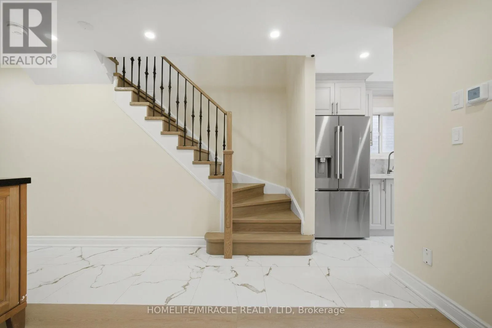 33 RIDGEFIELD COURT