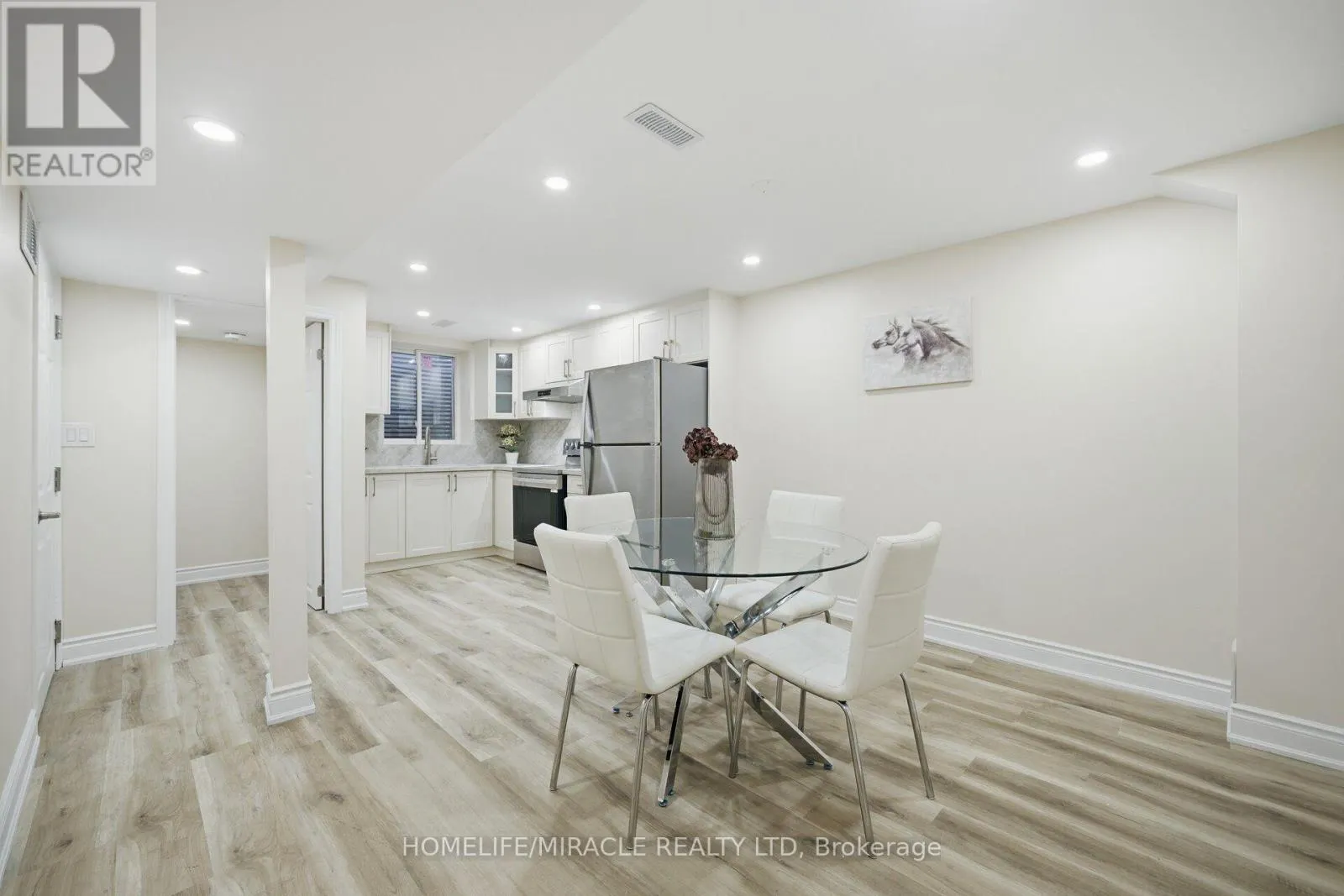 33 RIDGEFIELD COURT