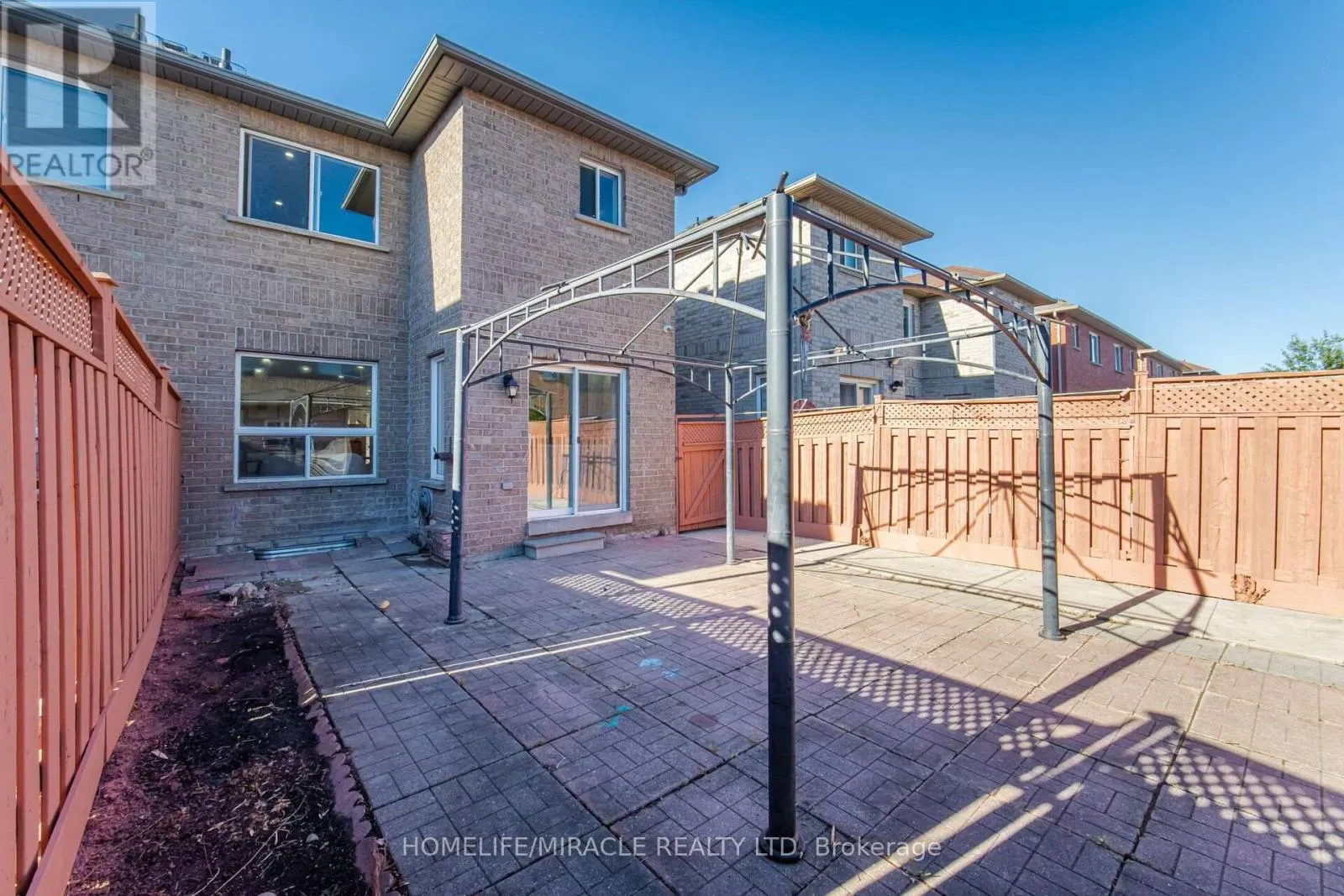 33 RIDGEFIELD COURT