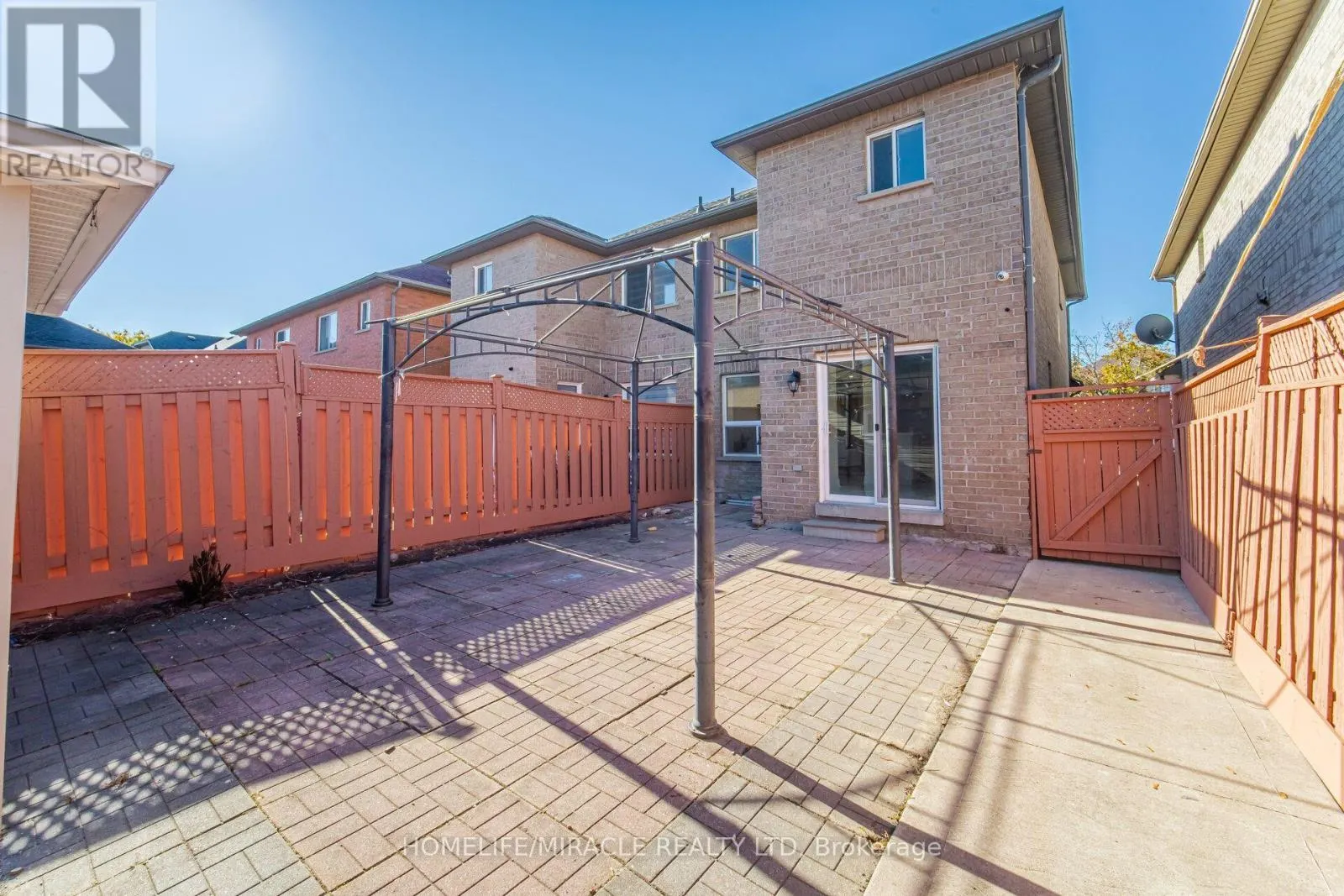 33 RIDGEFIELD COURT
