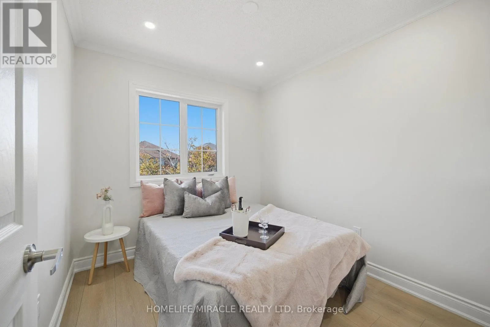 33 RIDGEFIELD COURT