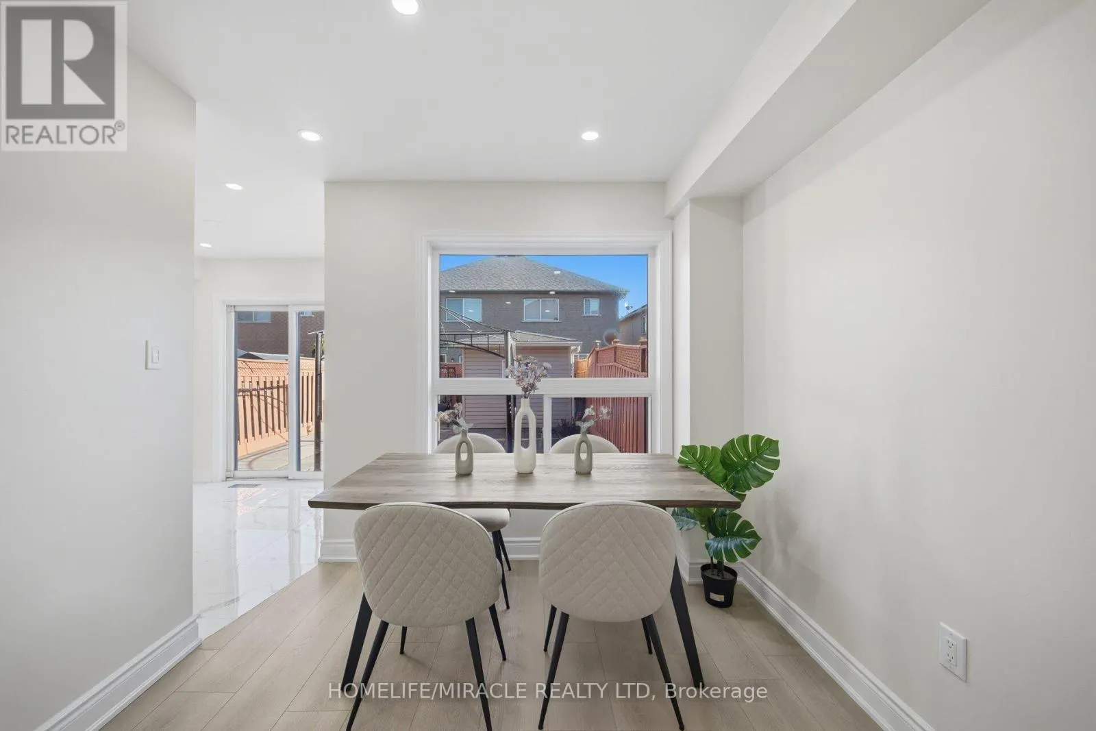 33 RIDGEFIELD COURT