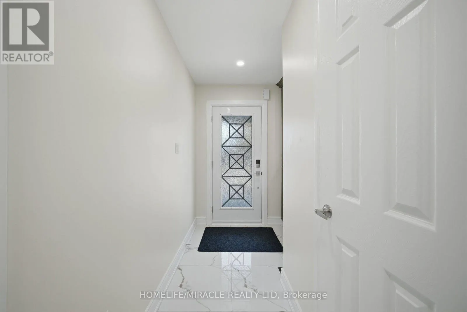 33 RIDGEFIELD COURT