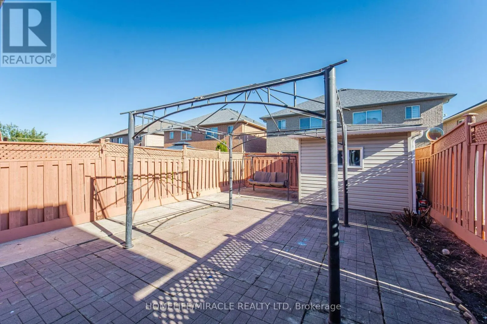 33 RIDGEFIELD COURT
