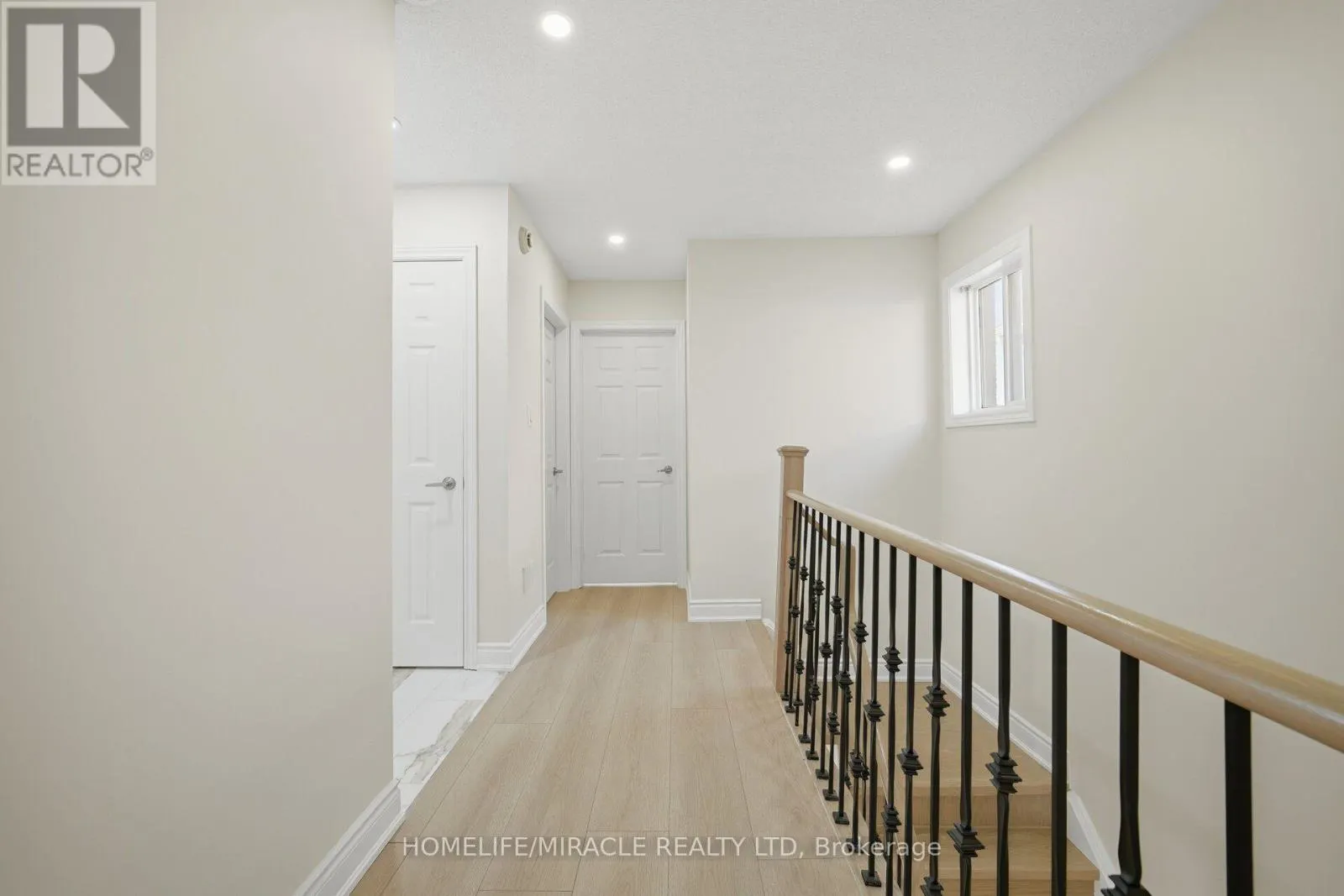 33 RIDGEFIELD COURT