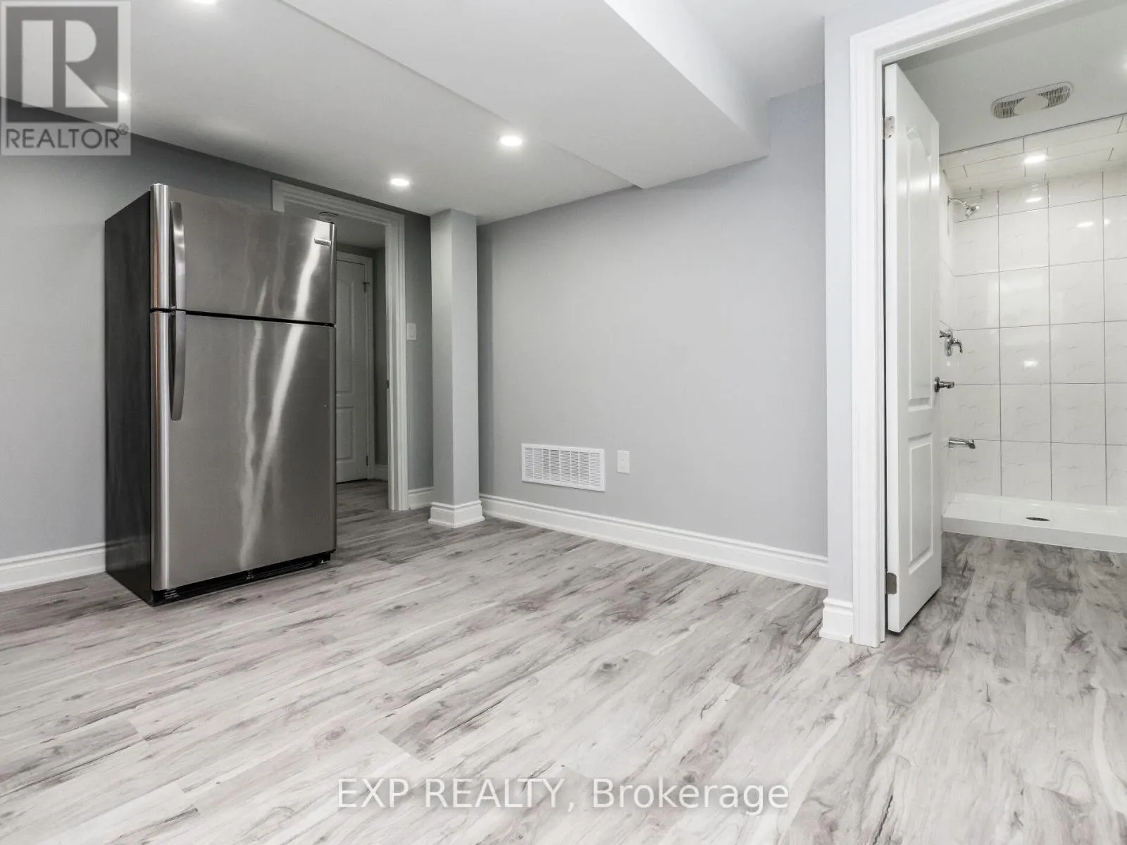 BASEMENT APARTMENT - 91 CORBY CRESCENT