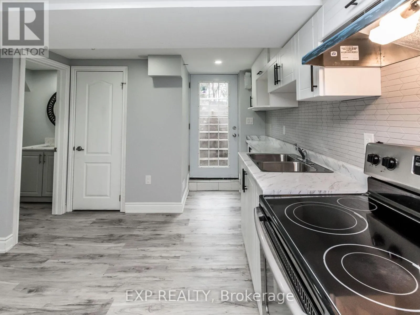 BASEMENT APARTMENT - 91 CORBY CRESCENT