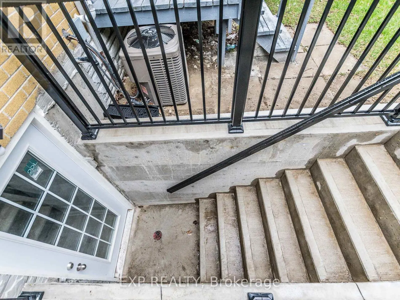 BASEMENT APARTMENT - 91 CORBY CRESCENT
