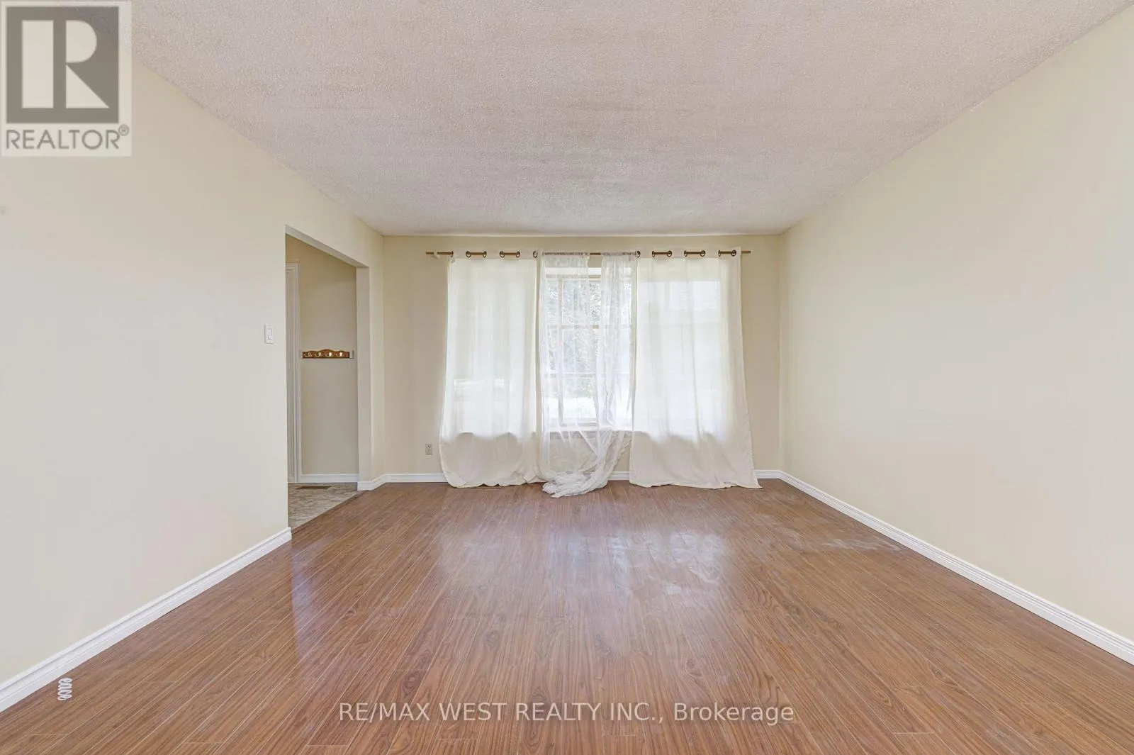 UPPER LVL - 18 GLENFOREST ROAD