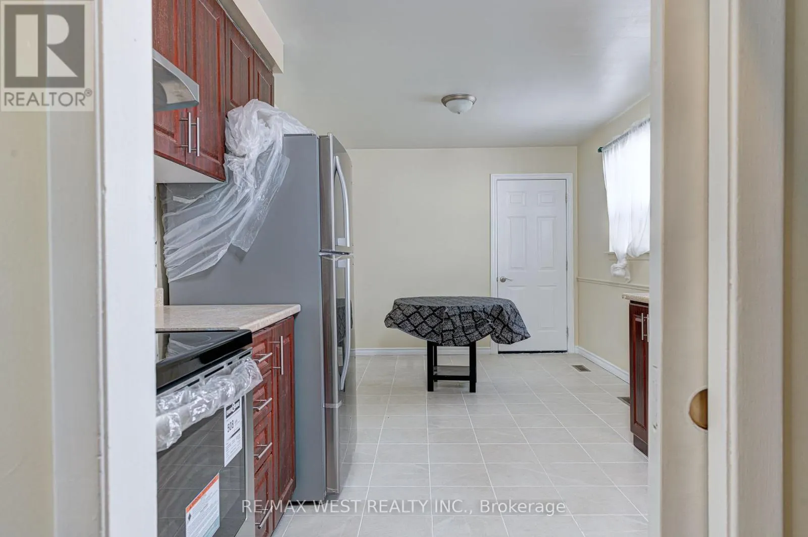 UPPER LVL - 18 GLENFOREST ROAD
