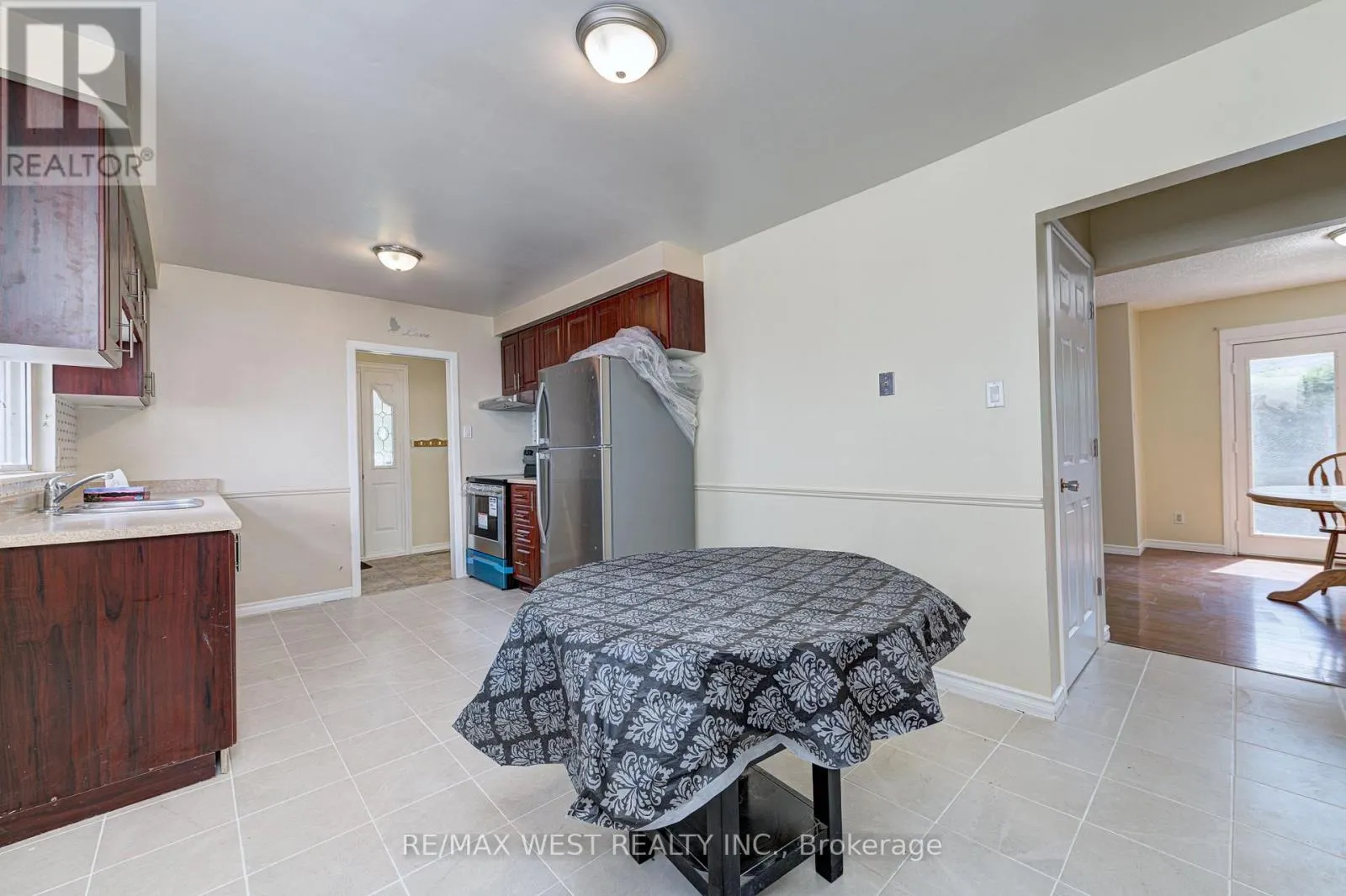 UPPER LVL - 18 GLENFOREST ROAD