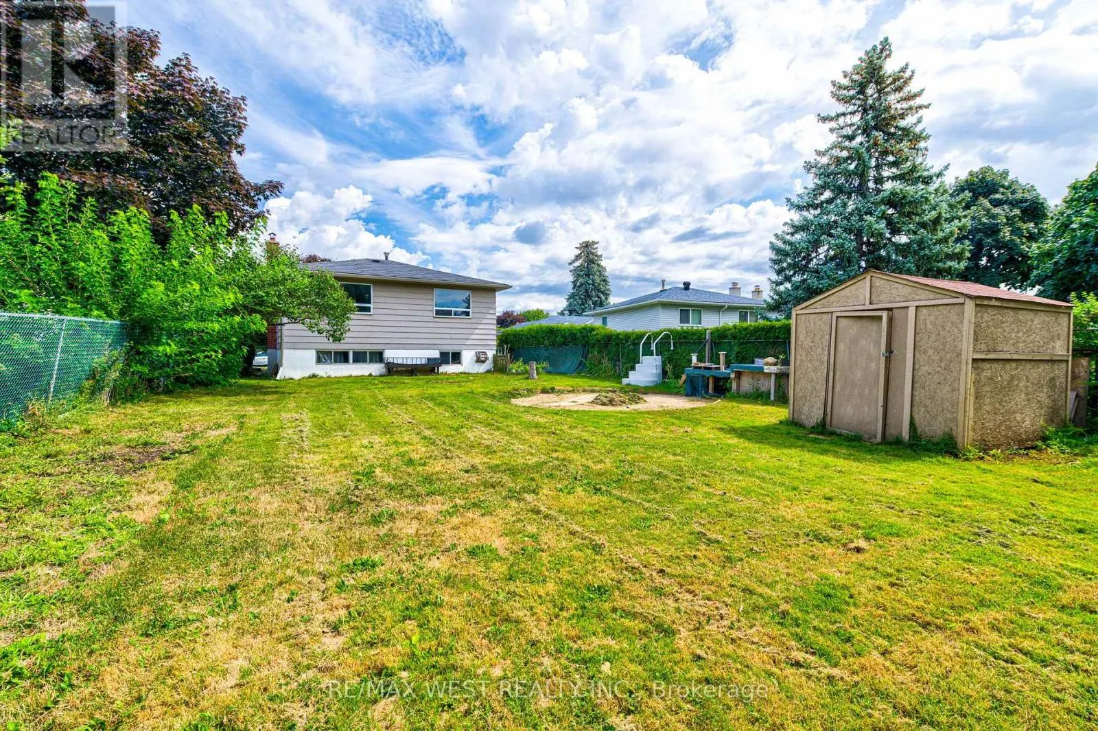 UPPER LVL - 18 GLENFOREST ROAD