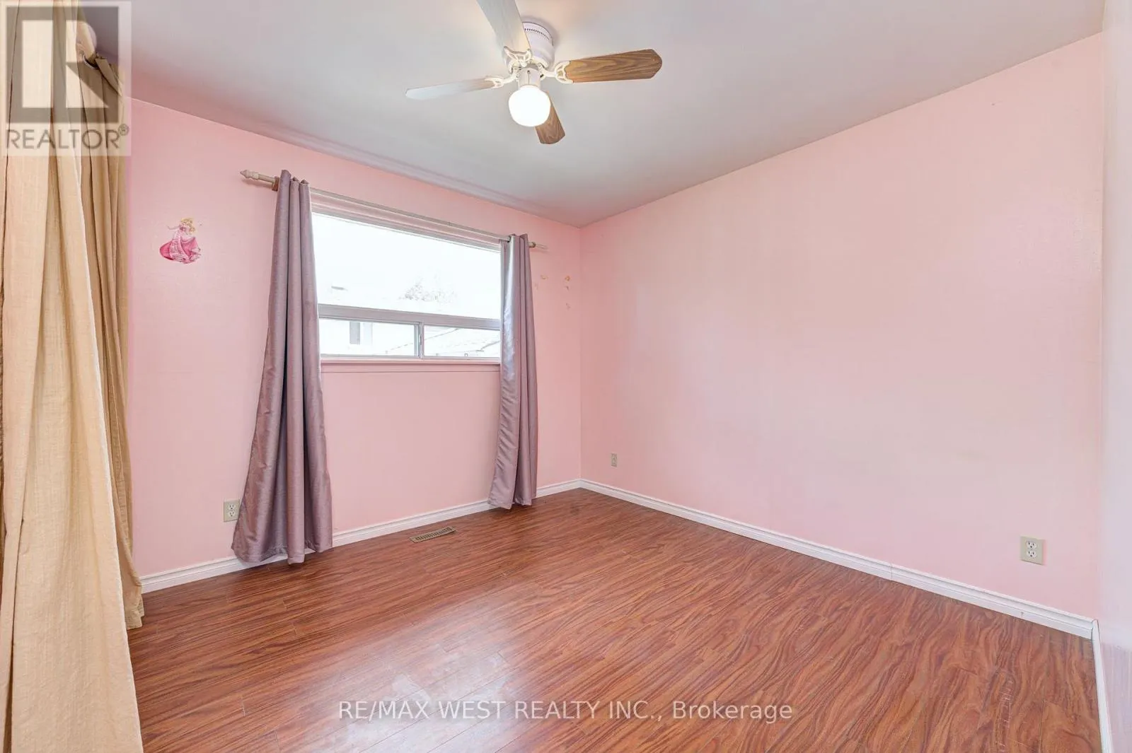 UPPER LVL - 18 GLENFOREST ROAD