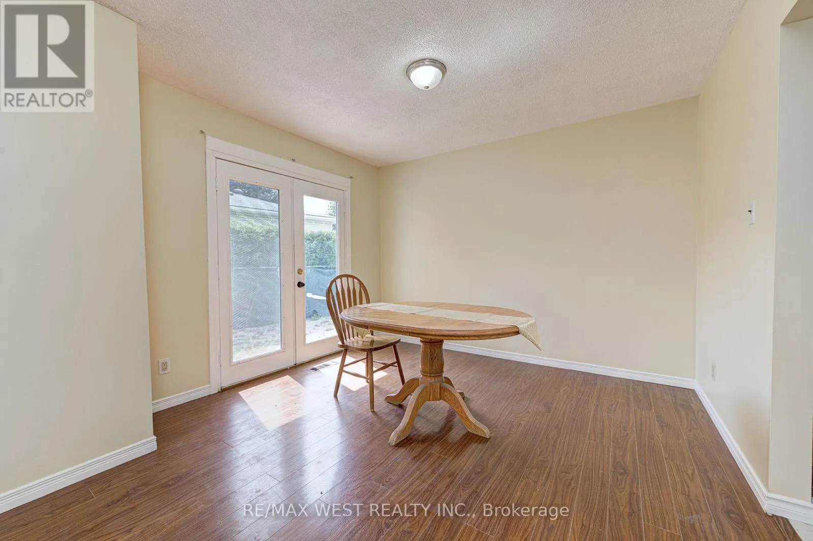 UPPER LVL - 18 GLENFOREST ROAD