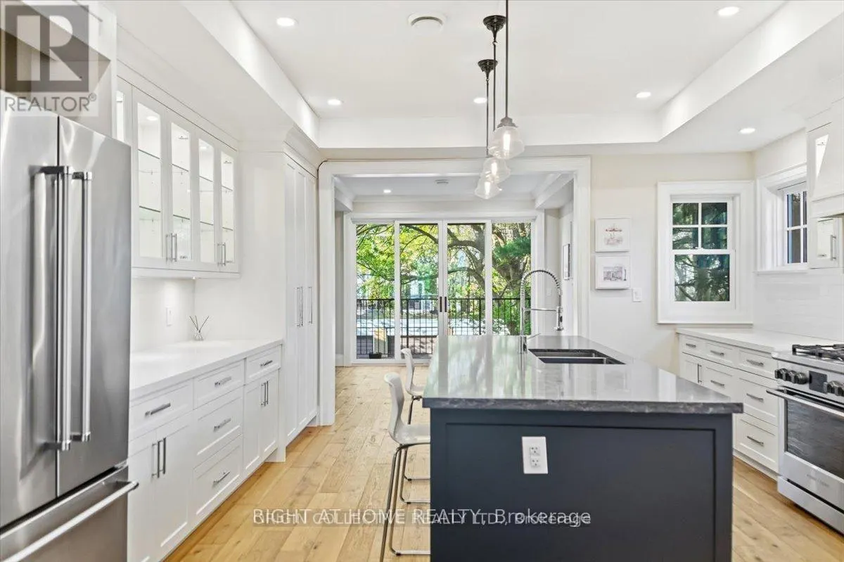 79 WILSON STREET E