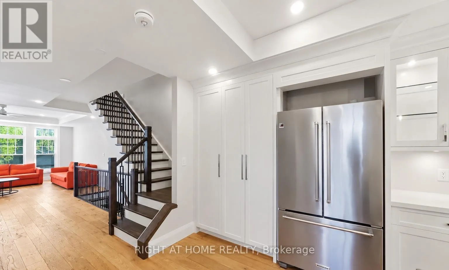 79 WILSON STREET E