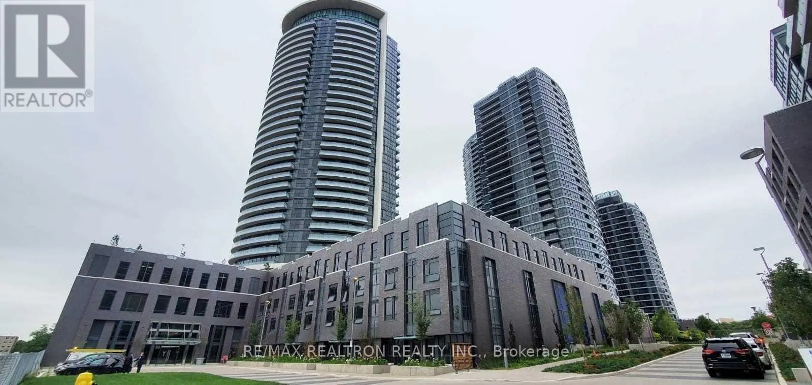 1909 - 30 GIBBS ROAD S