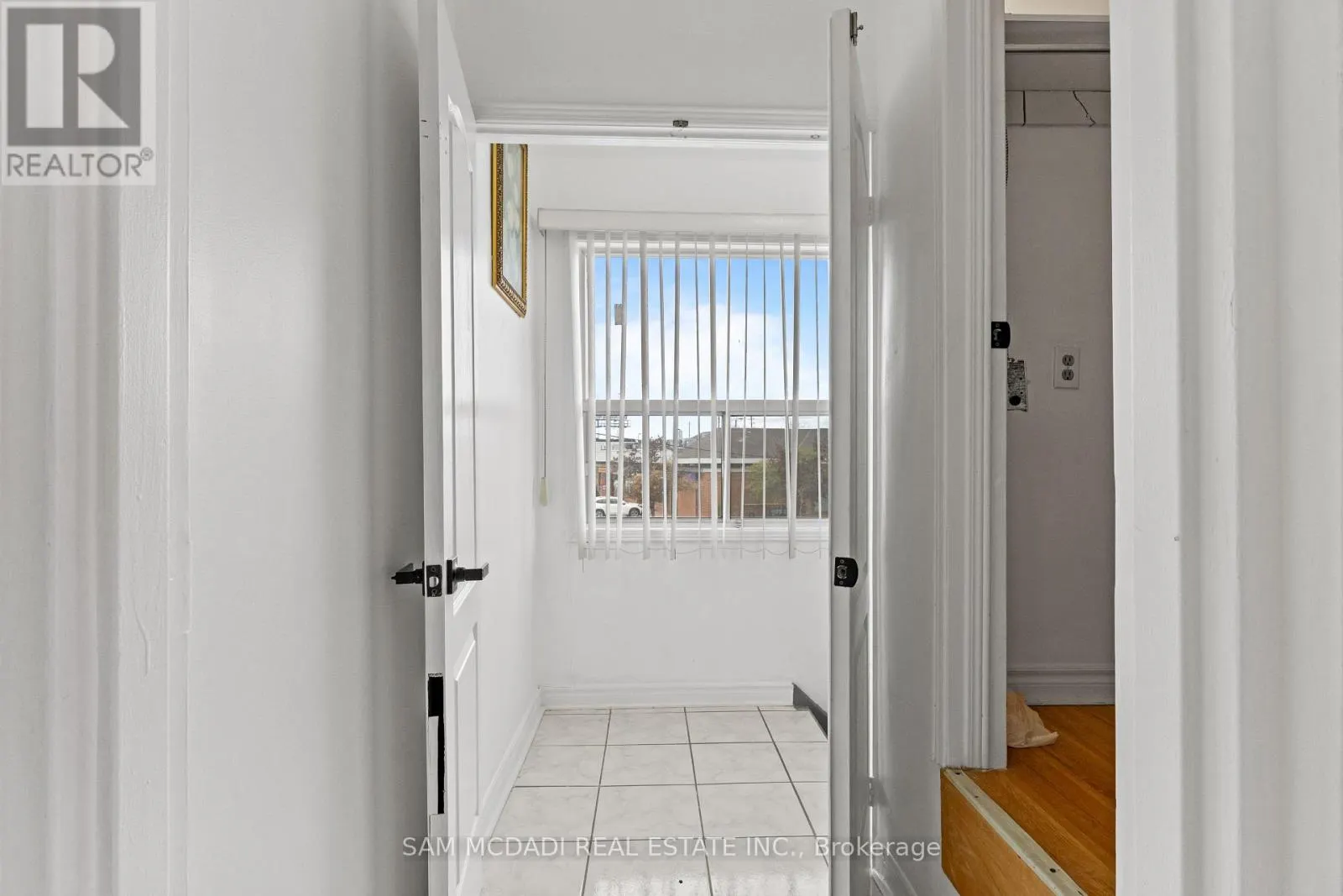 3 - 2922 ISLINGTON AVENUE