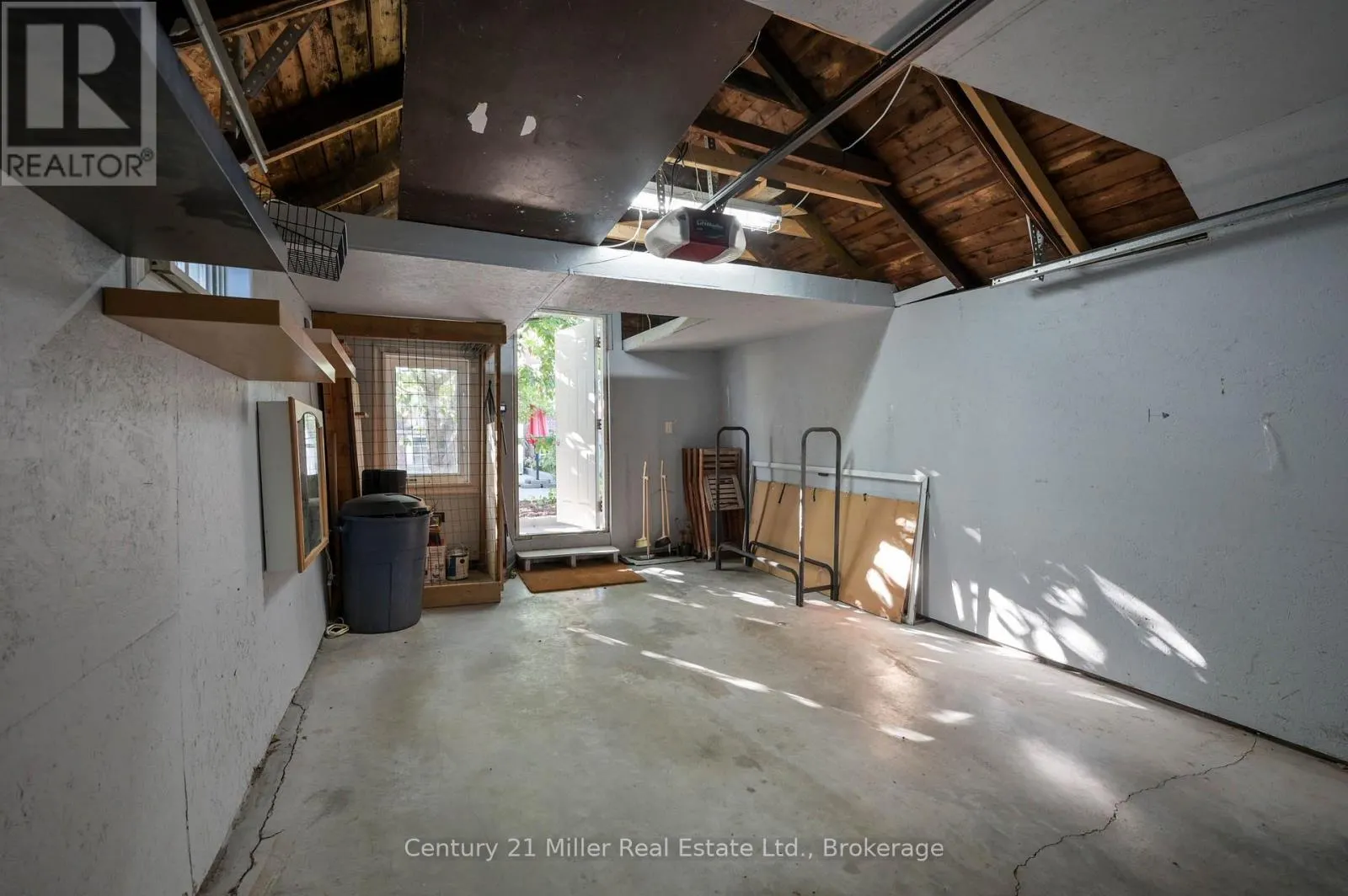 213 BOON AVENUE