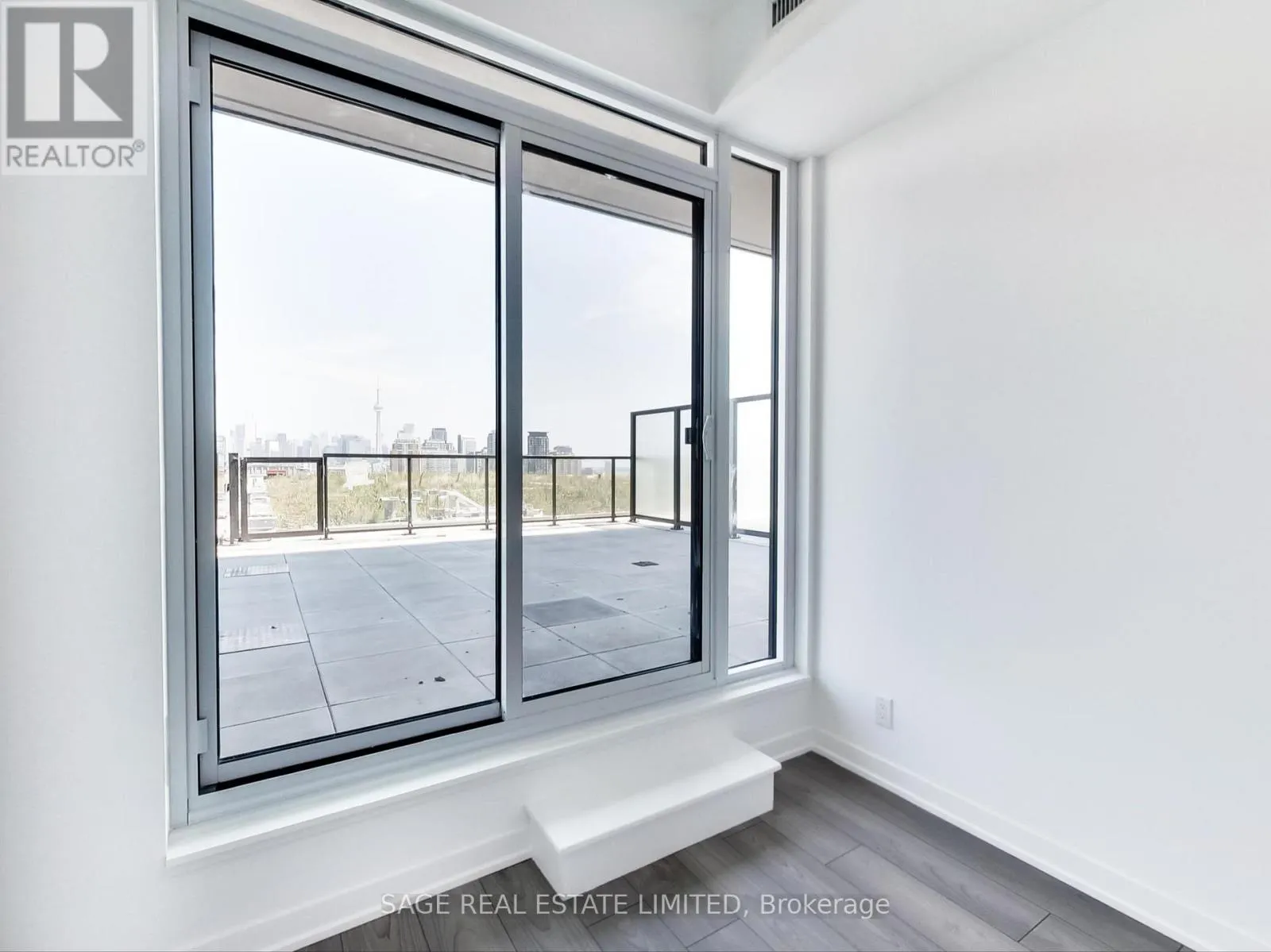 1401 - 285 DUFFERIN STREET