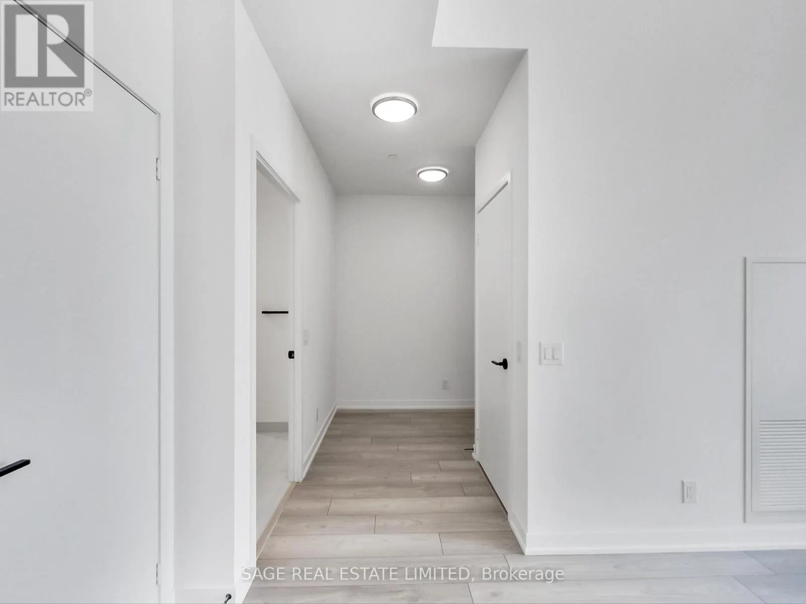 1401 - 285 DUFFERIN STREET