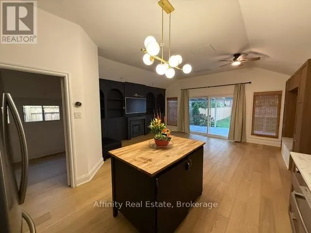 121 PAISLEY BOULEVARD E
