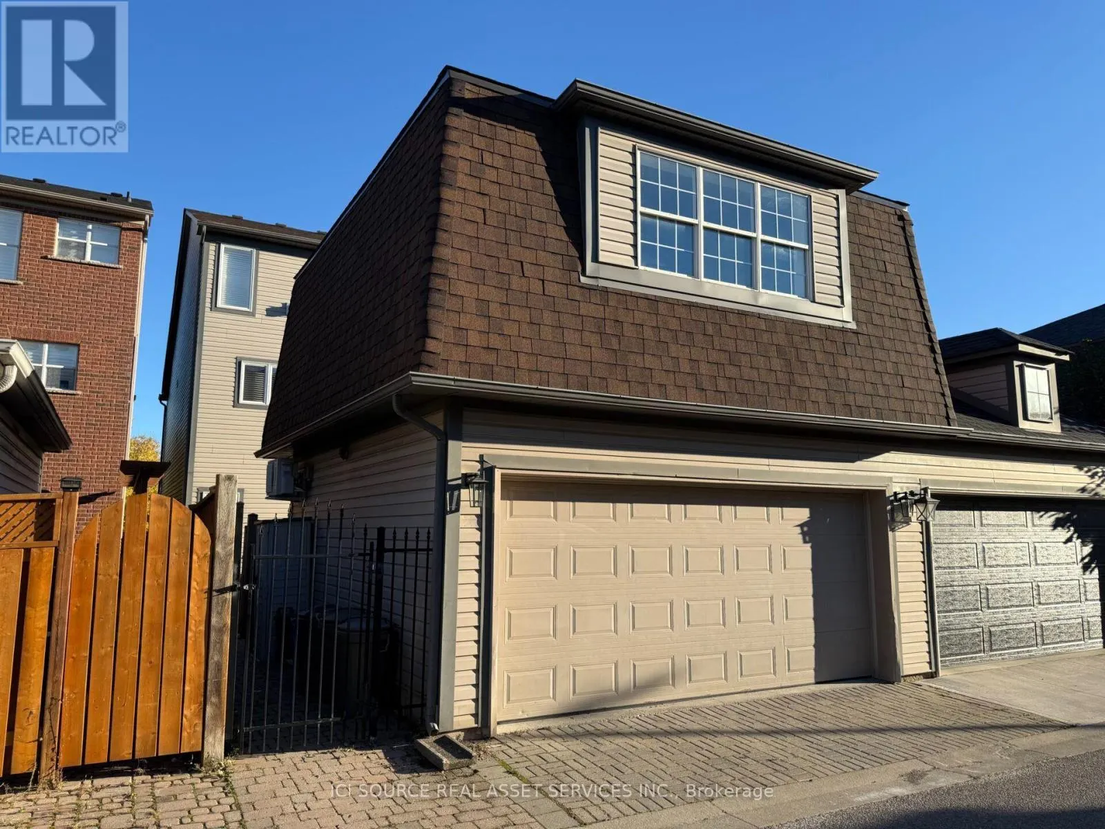 COACH HOUSE APT - 247 ROXTON ROAD