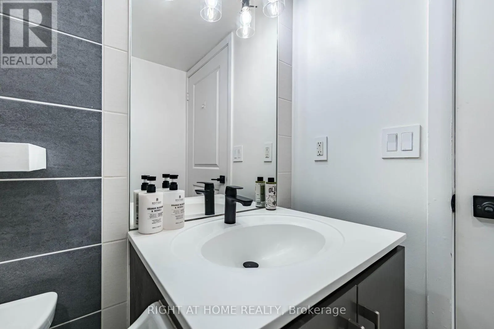 1211 - 205 SHERWAY GARDENS ROAD