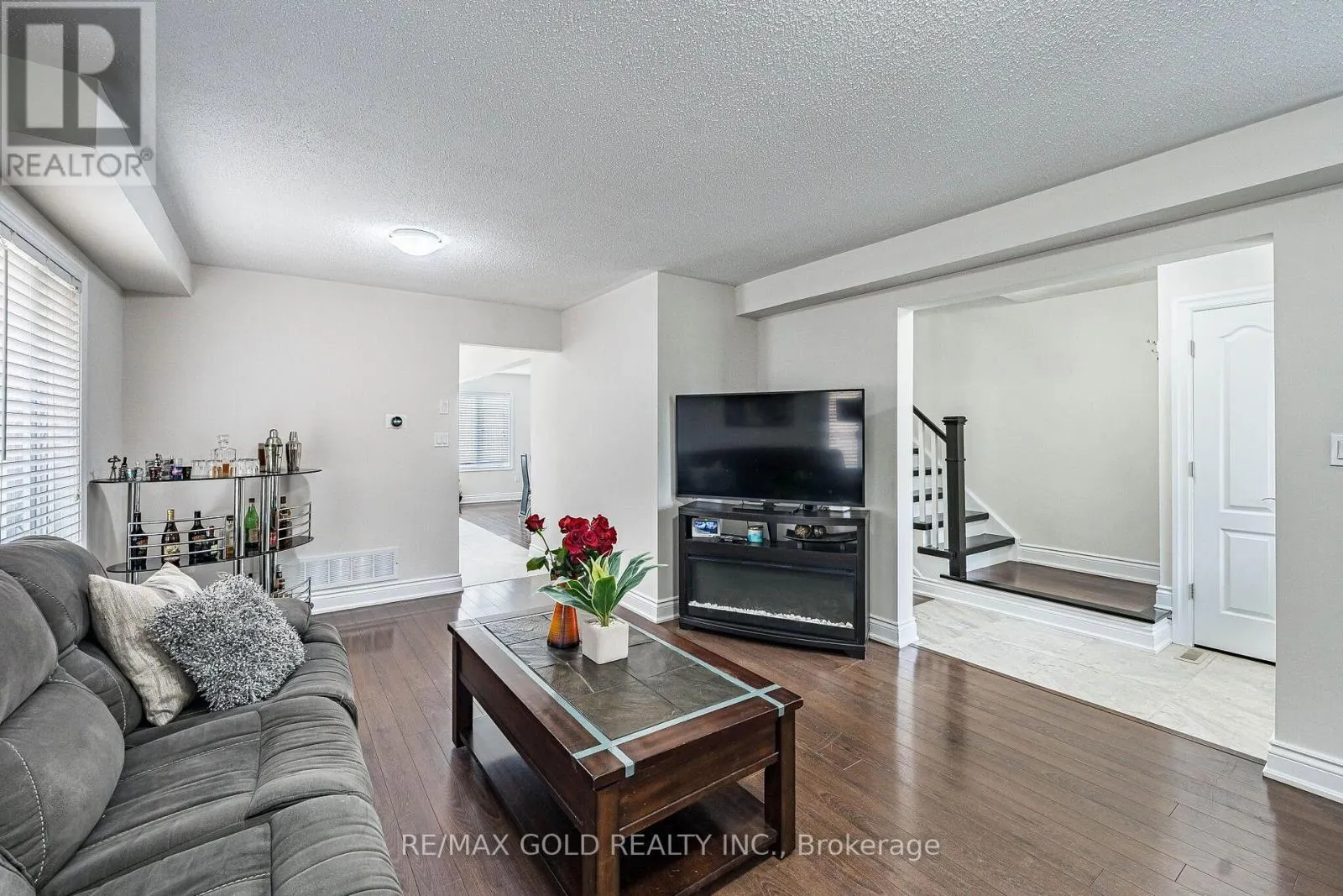 329 HOWARD CRESCENT