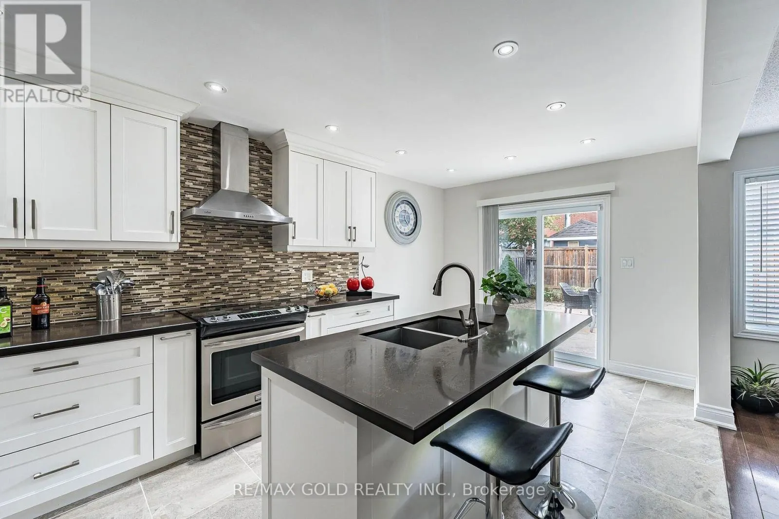 329 HOWARD CRESCENT