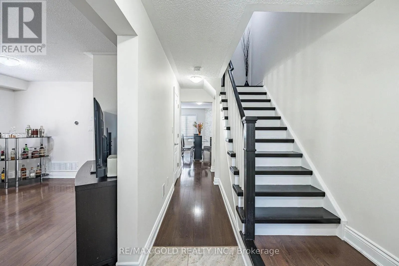 329 HOWARD CRESCENT